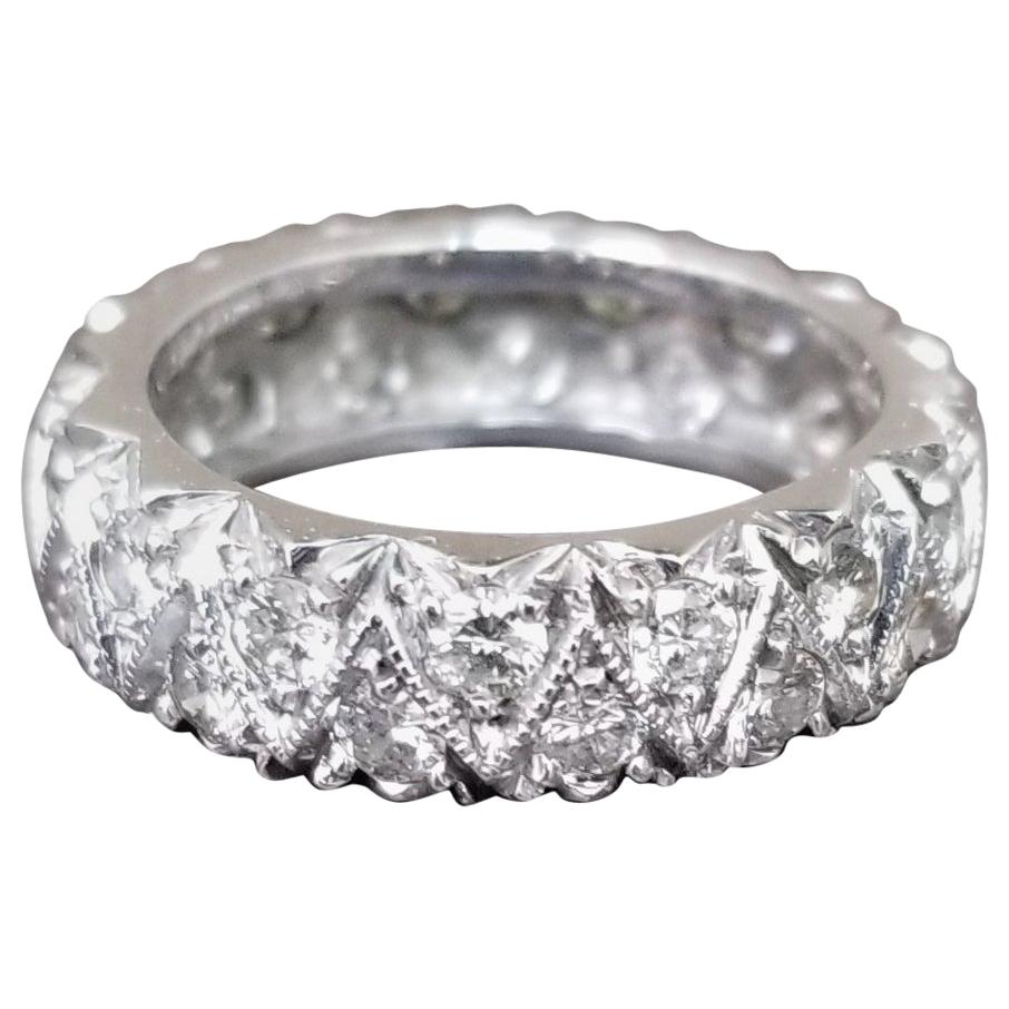 2-reihiger gestaffelter Diamant-Eternity-Ring 1,50 Karat Gesamtgewicht im Angebot