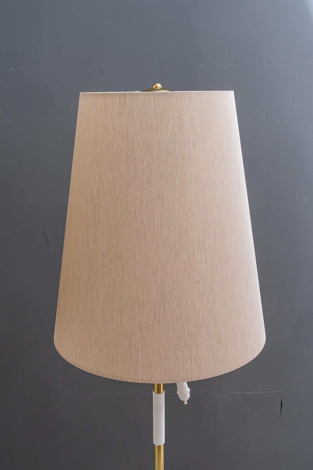 2 Rupert Nikoll Stehlampen mit Stoffschirmen wien um 1950 im Zustand „Gut“ im Angebot in Wien, AT