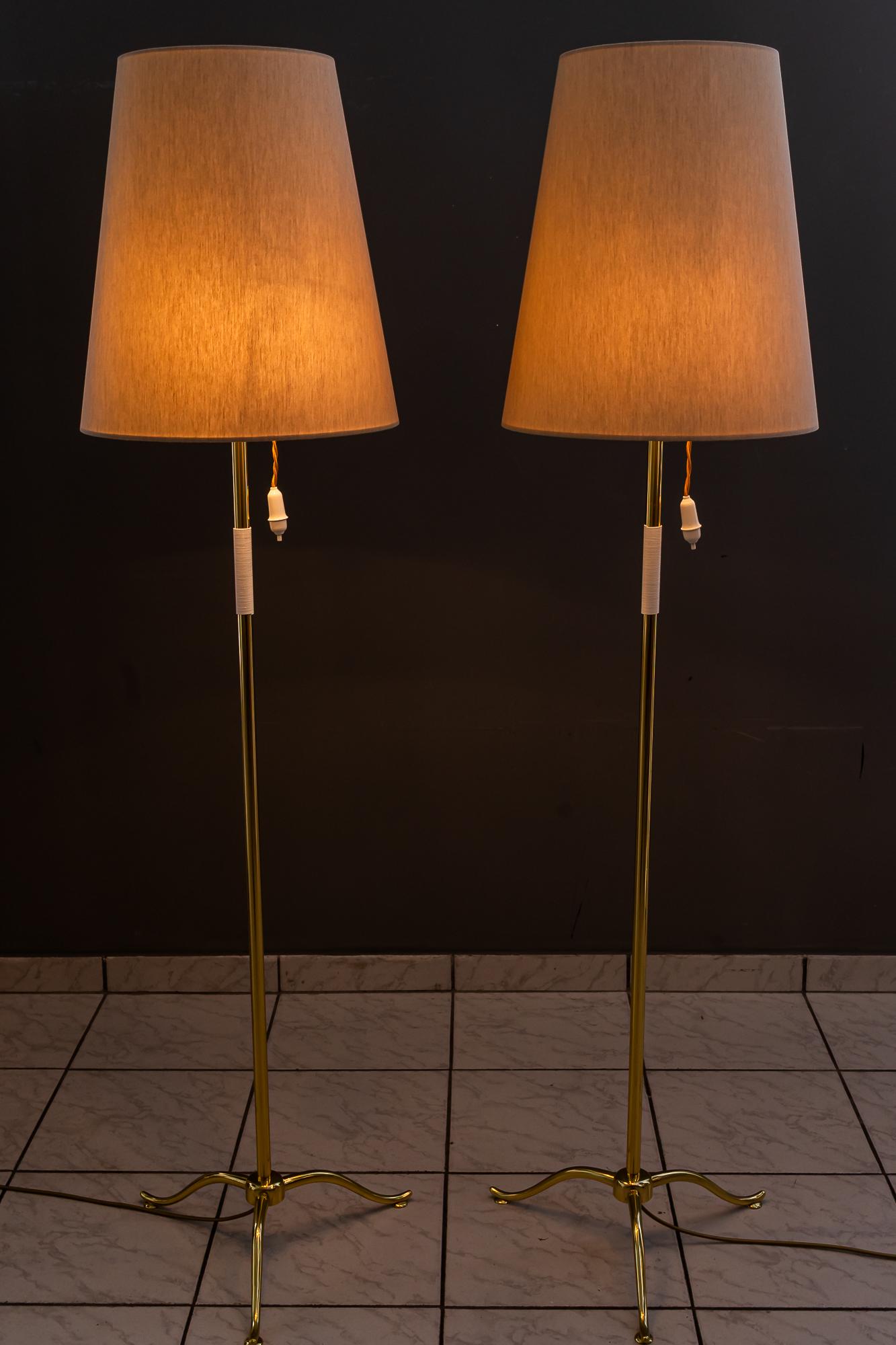 2 Rupert Nikoll Stehlampen mit Stoffschirmen wien um 1950 (Messing) im Angebot