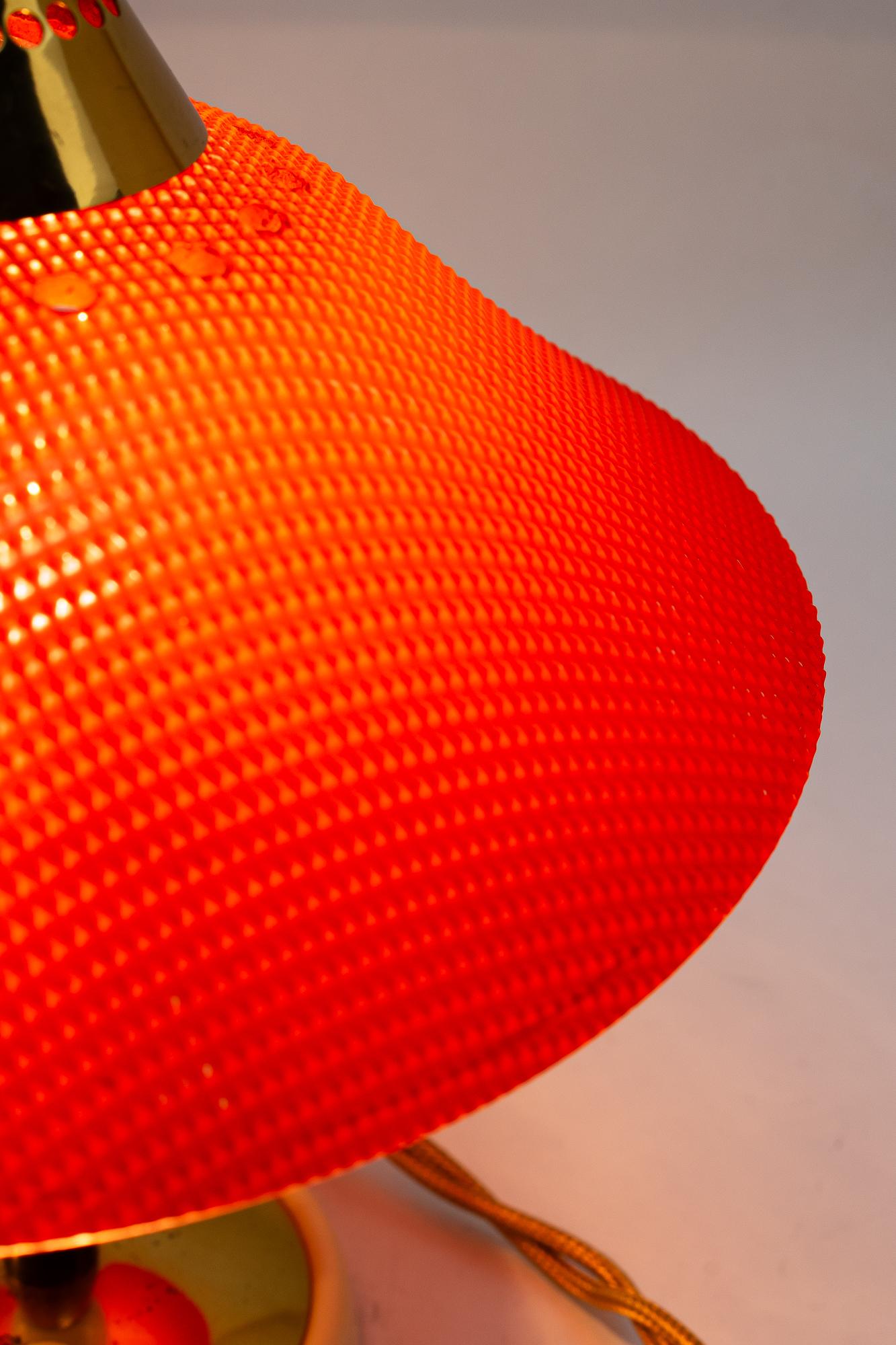 2 lampes de table Rupert Nikoll en Lucite rouge et jaune vienne vers les années 1960 en vente 9