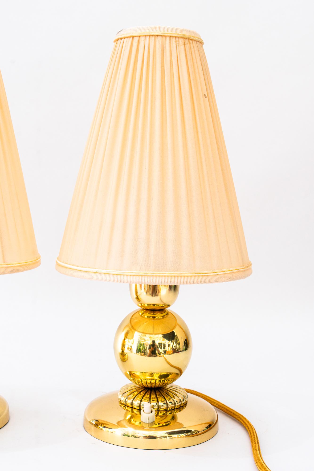 Autrichien 2 lampes de table Rupert Nikoll avec abat-jour en tissu vienne vers 1950 en vente