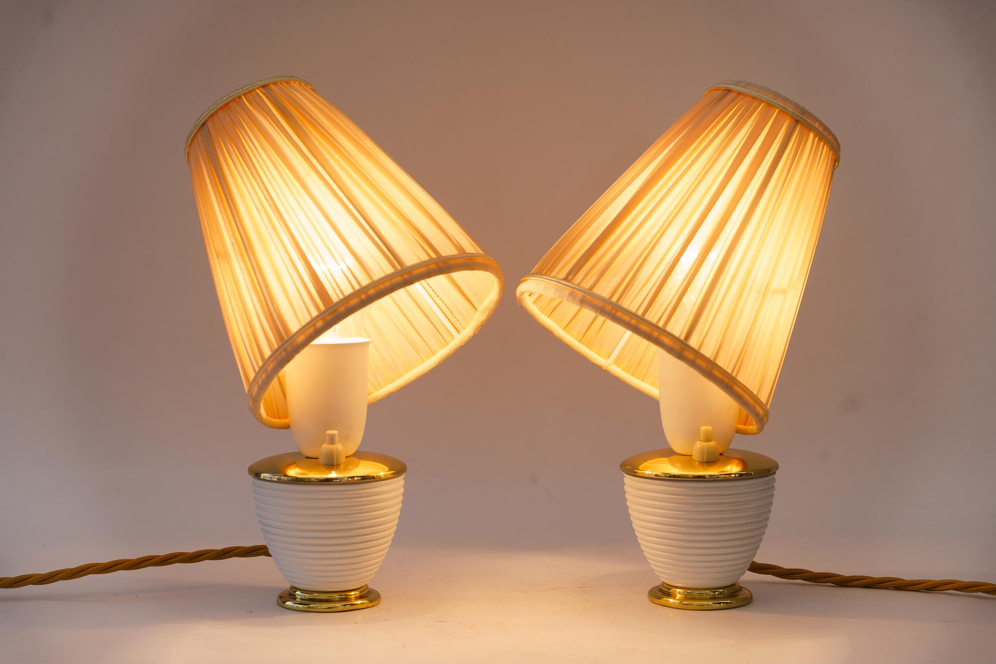 Laiton 2 lampes de table Rupert Nikoll avec abat-jour en tissu vienne vers 1950 en vente