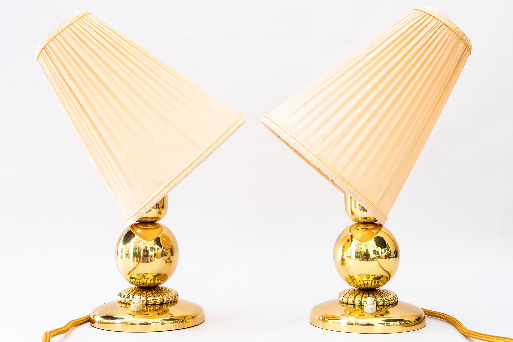 Laiton 2 lampes de table Rupert Nikoll avec abat-jour en tissu vienne vers 1950 en vente