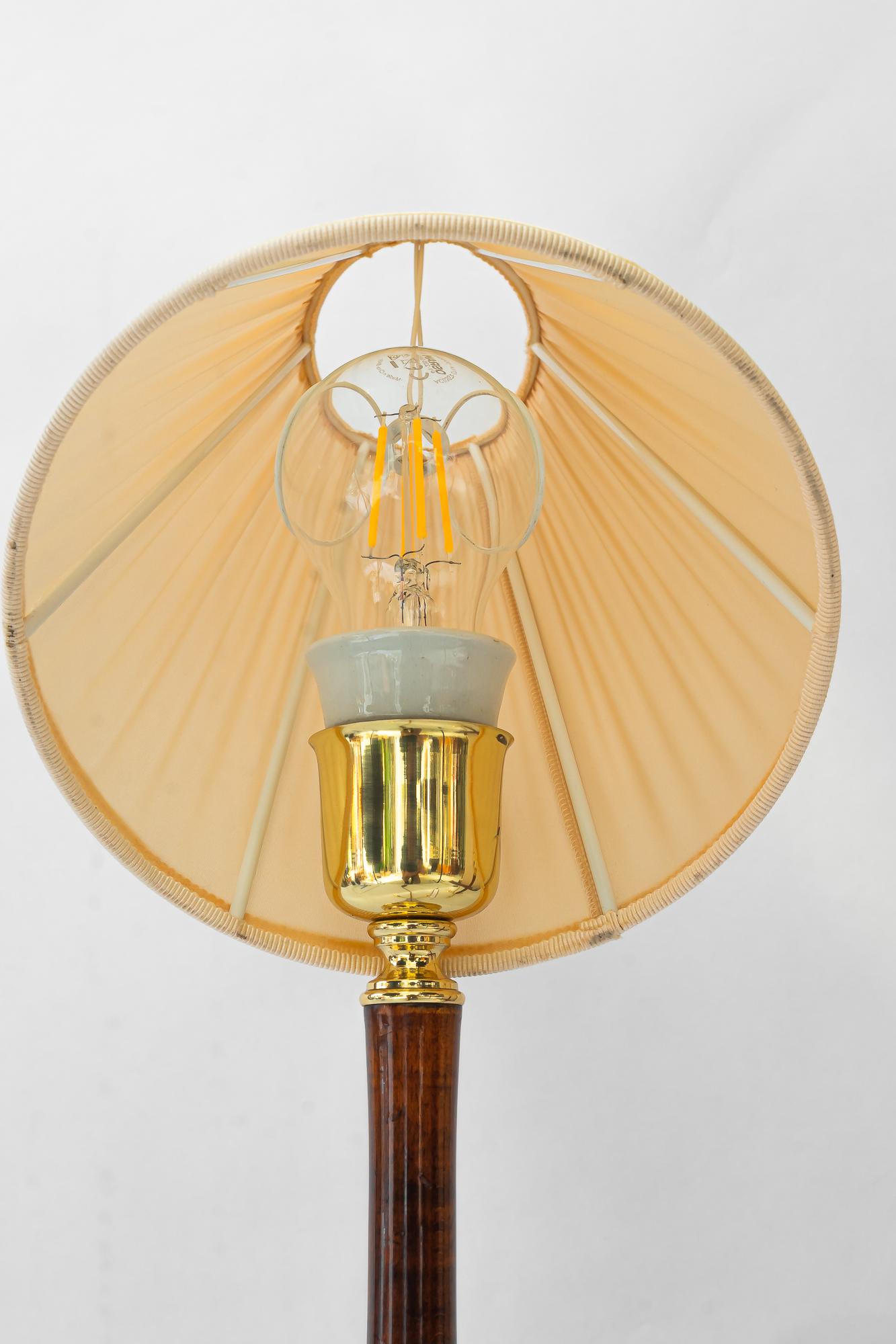 2 lampes de table Rupert Nikoll avec abat-jour en bois et tissu vienne vers 1950 en vente 3