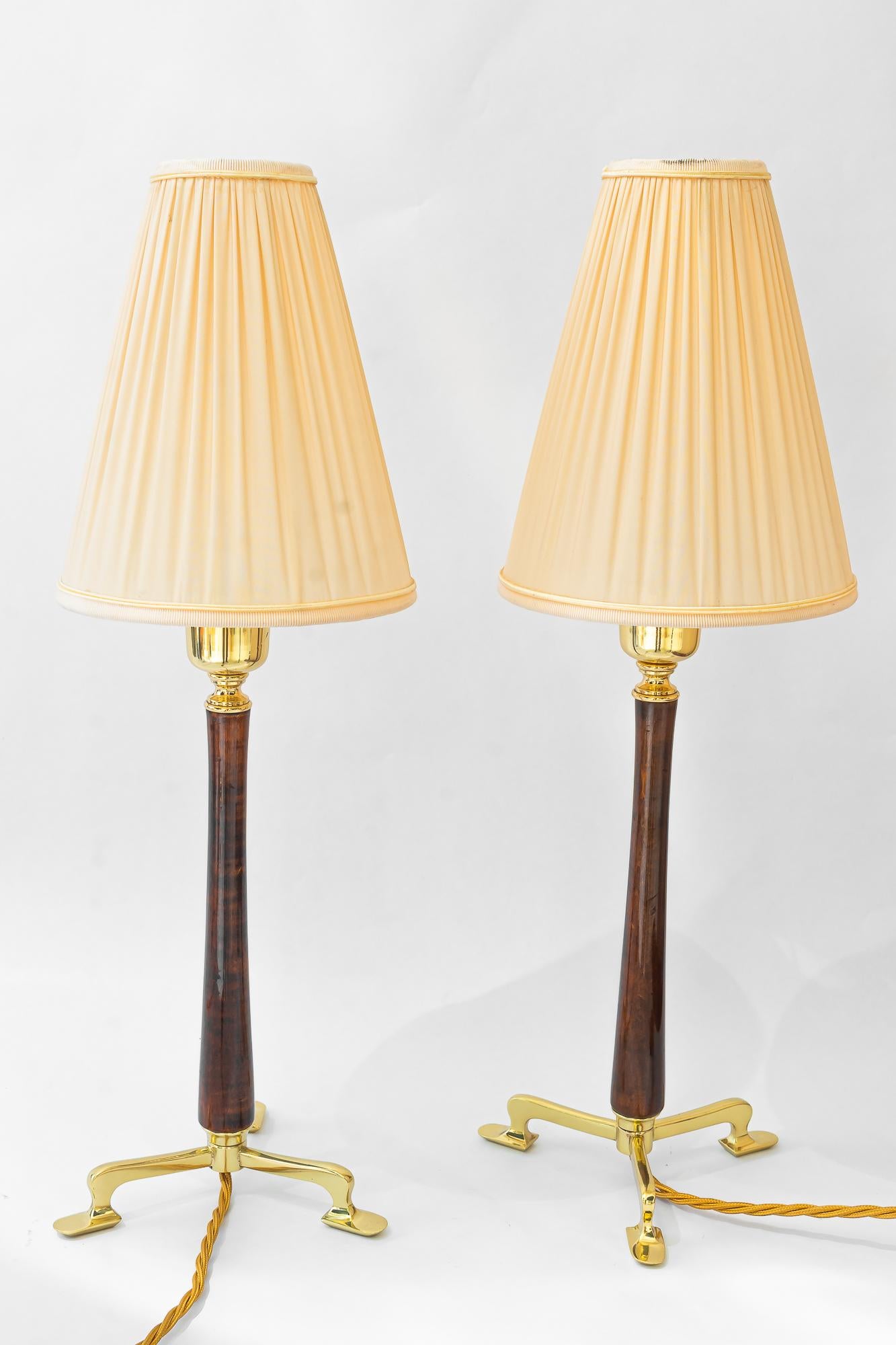 Milieu du XXe siècle 2 lampes de table Rupert Nikoll avec abat-jour en bois et tissu vienne vers 1950 en vente