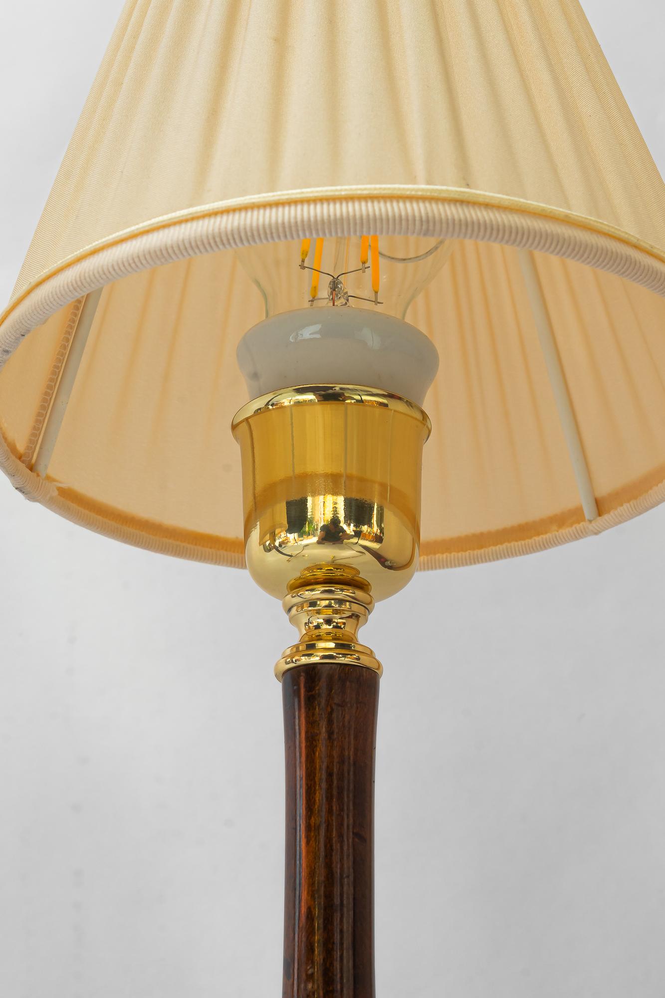 2 lampes de table Rupert Nikoll avec abat-jour en bois et tissu vienne vers 1950 en vente 1