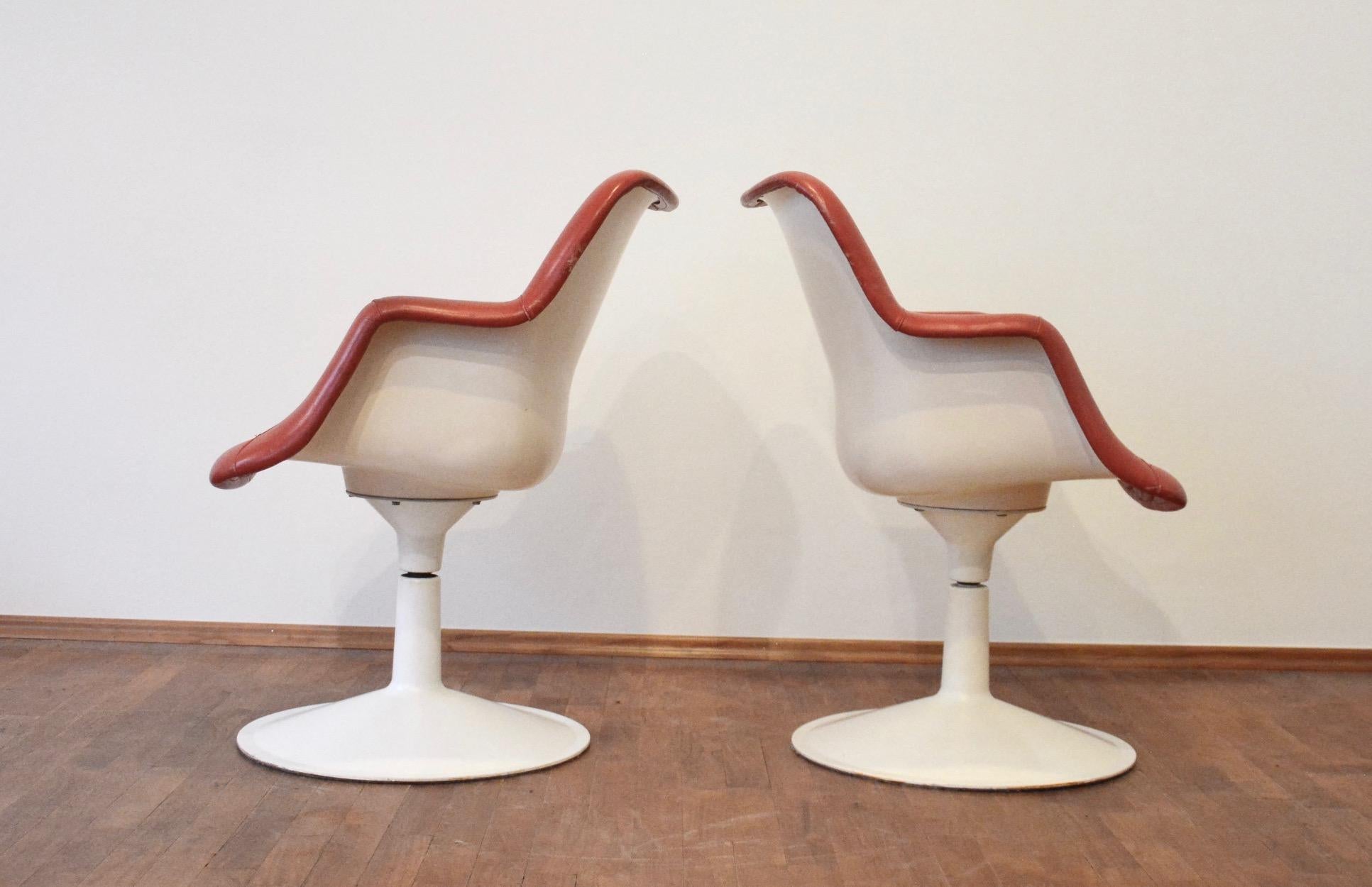 Finnish 2 Scandinavian Midcentury Swivel Chairs by Yrjö Kukkapuro, Finland, 1960s
