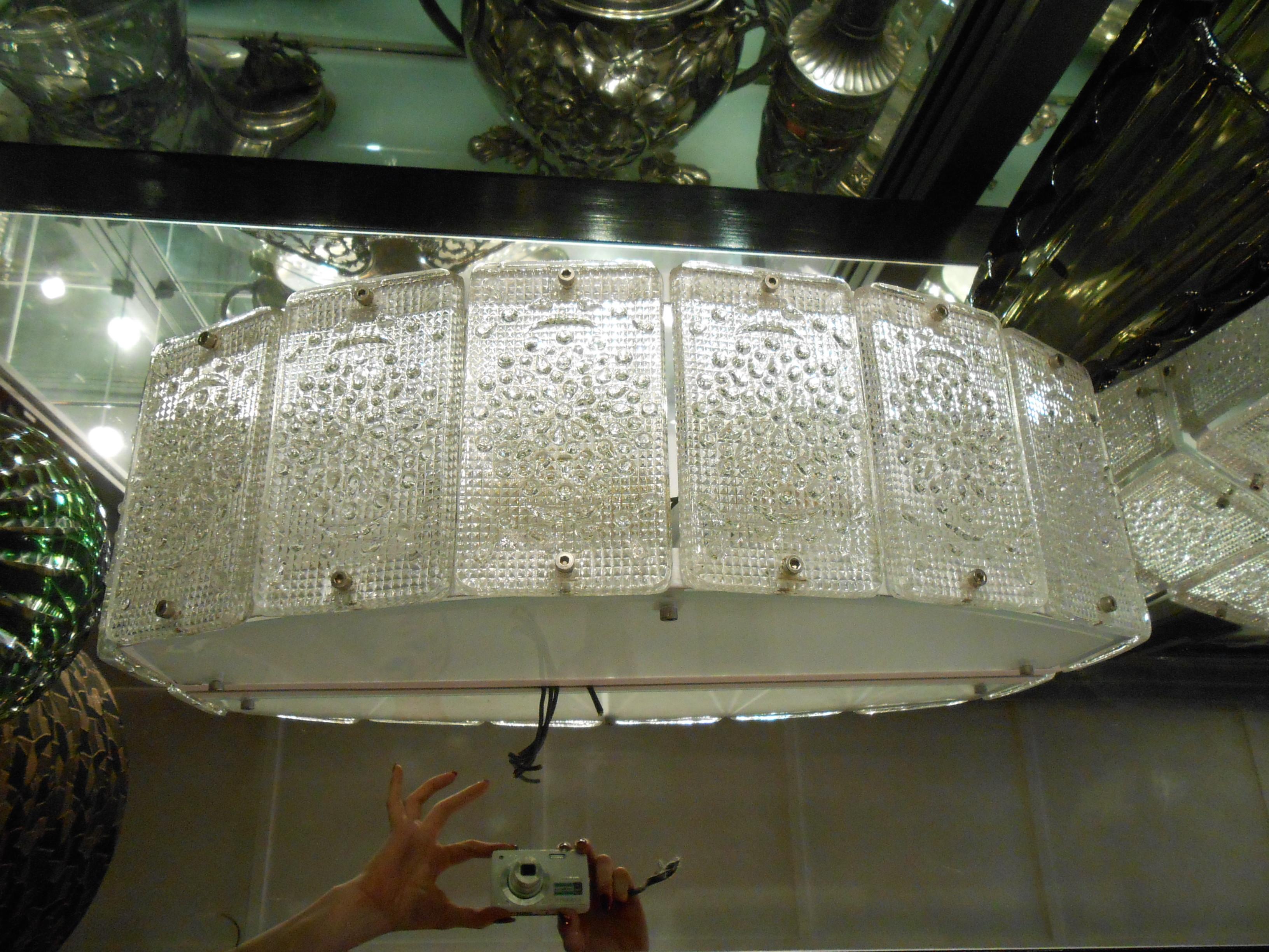 2 Sconces
Year: 1950
Materials: chrome and crystal
To take care of your property and the lives of our customers, the new wiring has been done.
If you want to live in the golden years, this is the Wall light that your project needs.
We have
