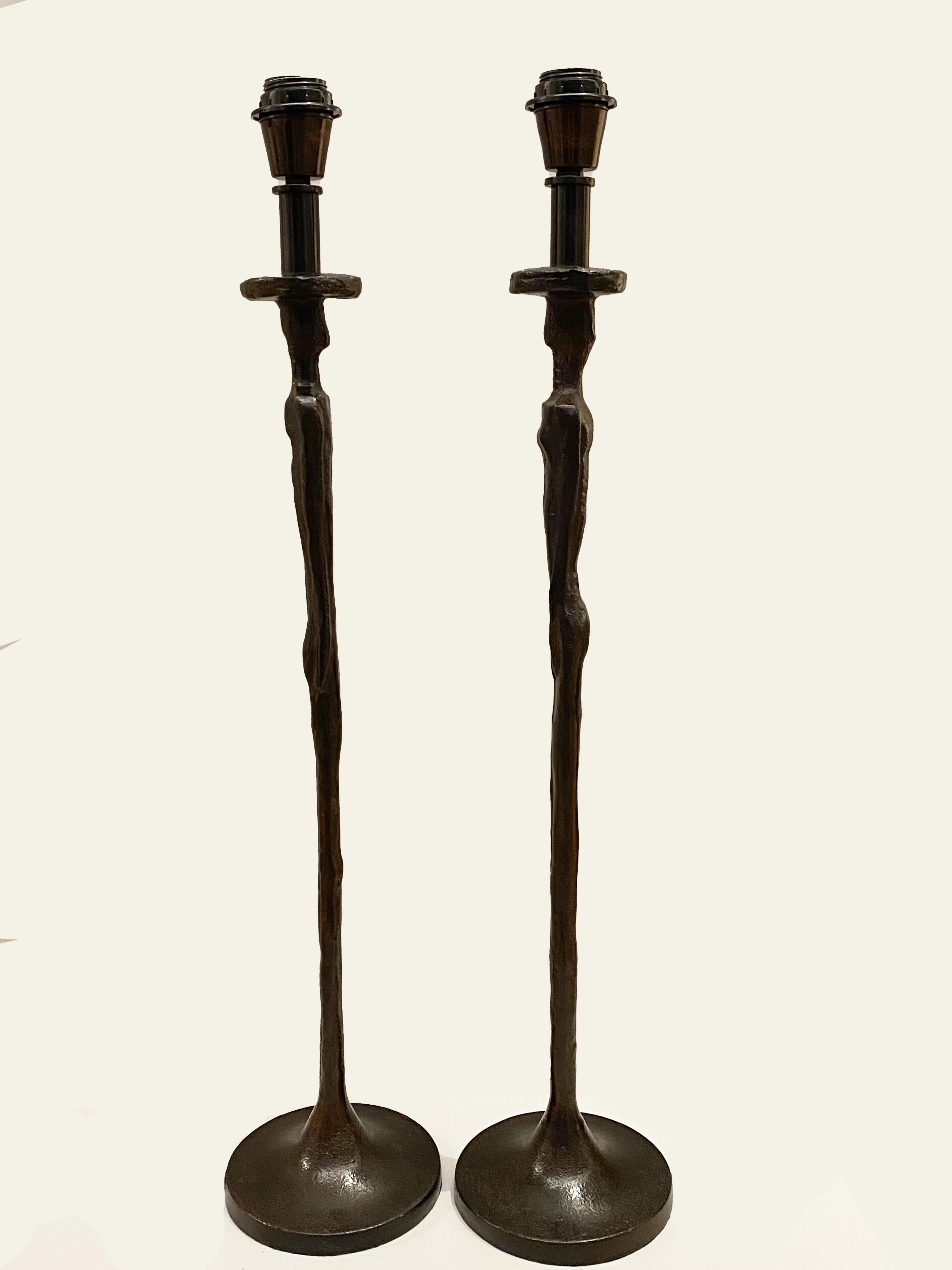 Britannique 2 lampes Art déco sculpturales attribuées à Alberto Giacometti, Porta Romana, années 2000 en vente