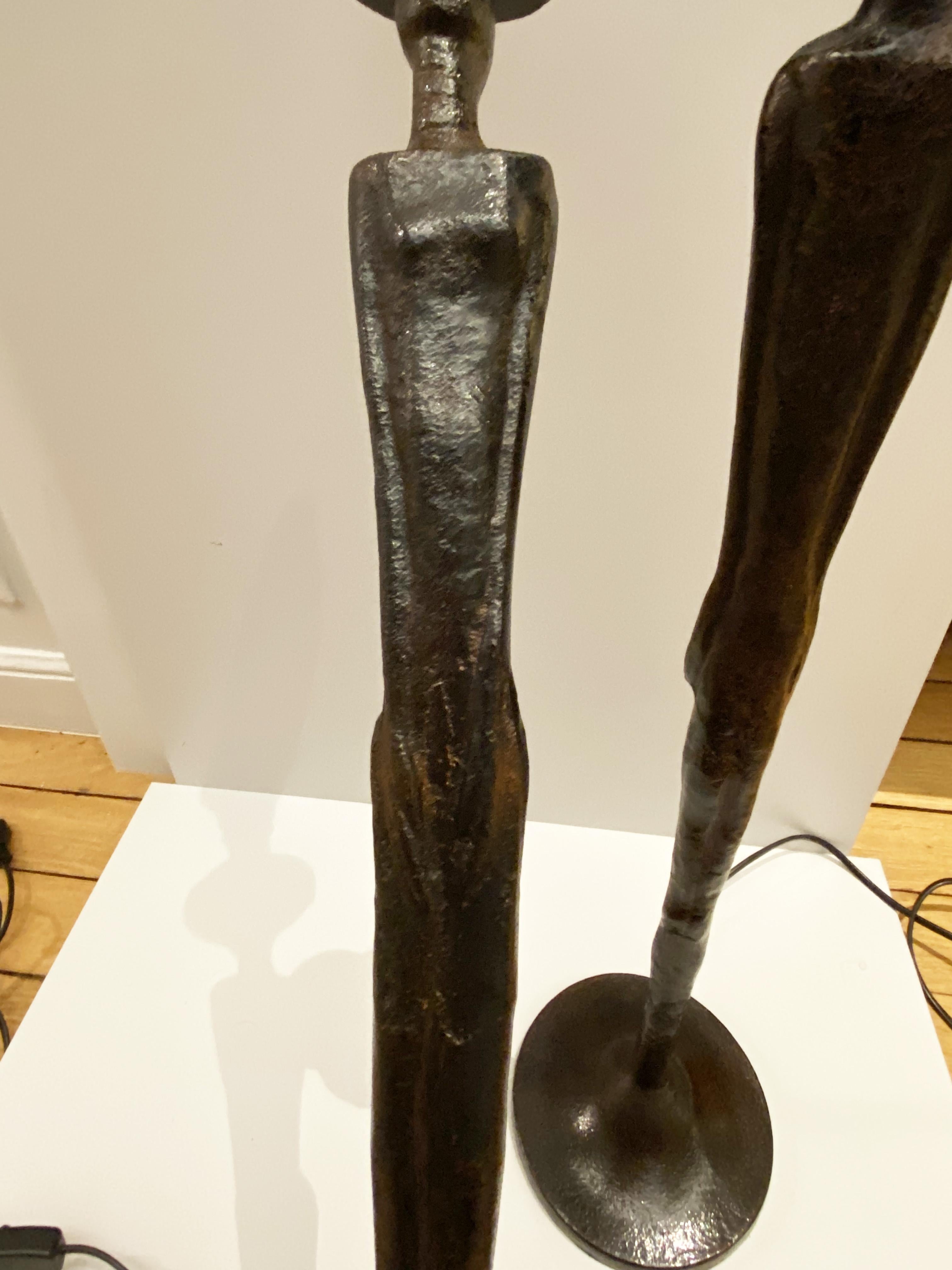 Résine 2 lampes Art déco sculpturales attribuées à Alberto Giacometti, Porta Romana, années 2000 en vente