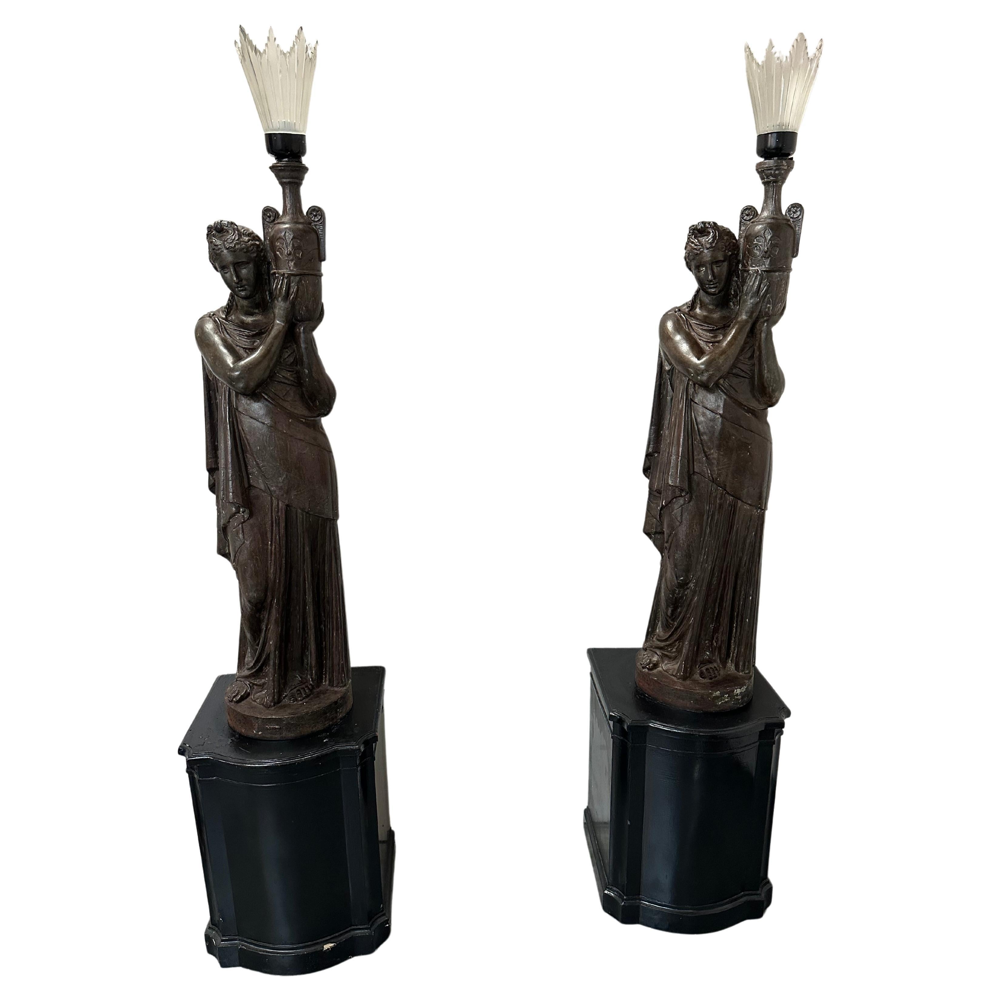 2 Sculptures de femmes avec de la lumière par Val D'Osne 1889 " Livraison gratuite en Floride " en vente