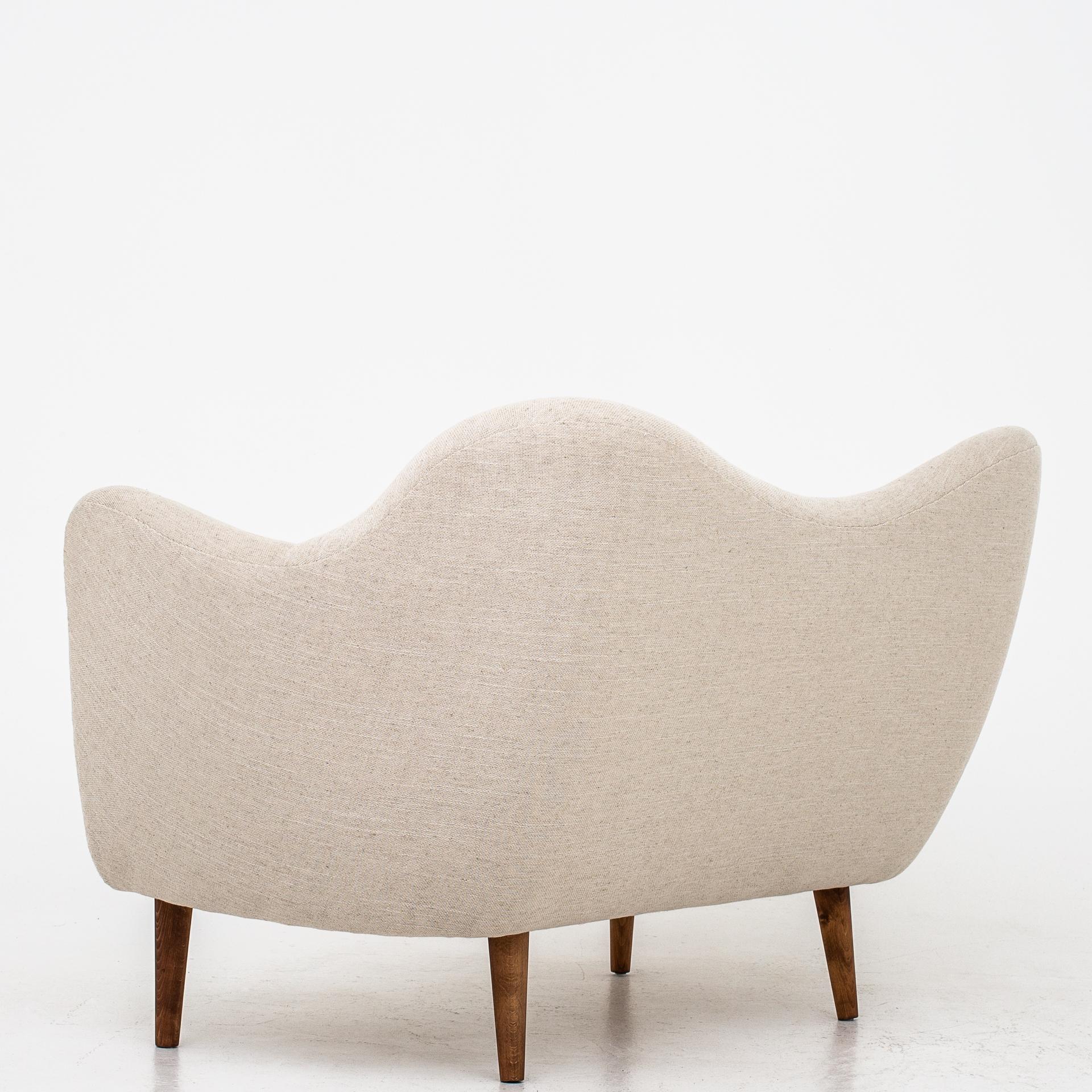 BO 46, 2-seat sofa reupholstered with Sunniva wool from Kvadrat with legs in beech. Designed 1946. Maker Bovirke.