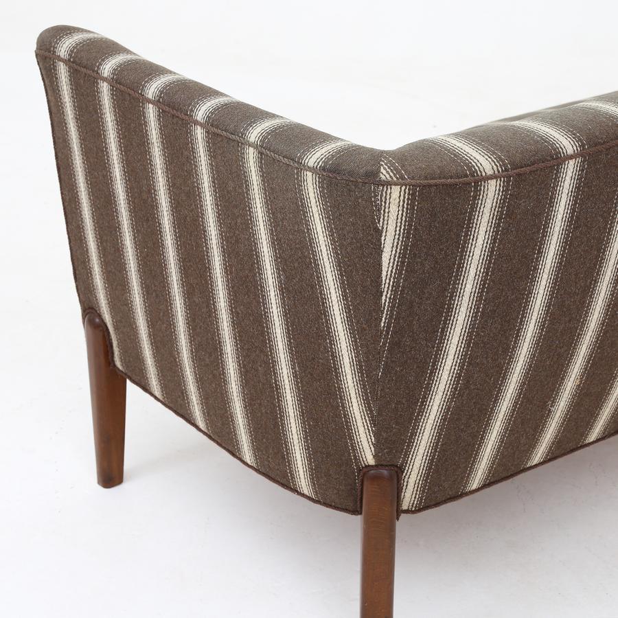 2 Seater-Sofa der dänischen Designerin (Skandinavische Moderne) im Angebot