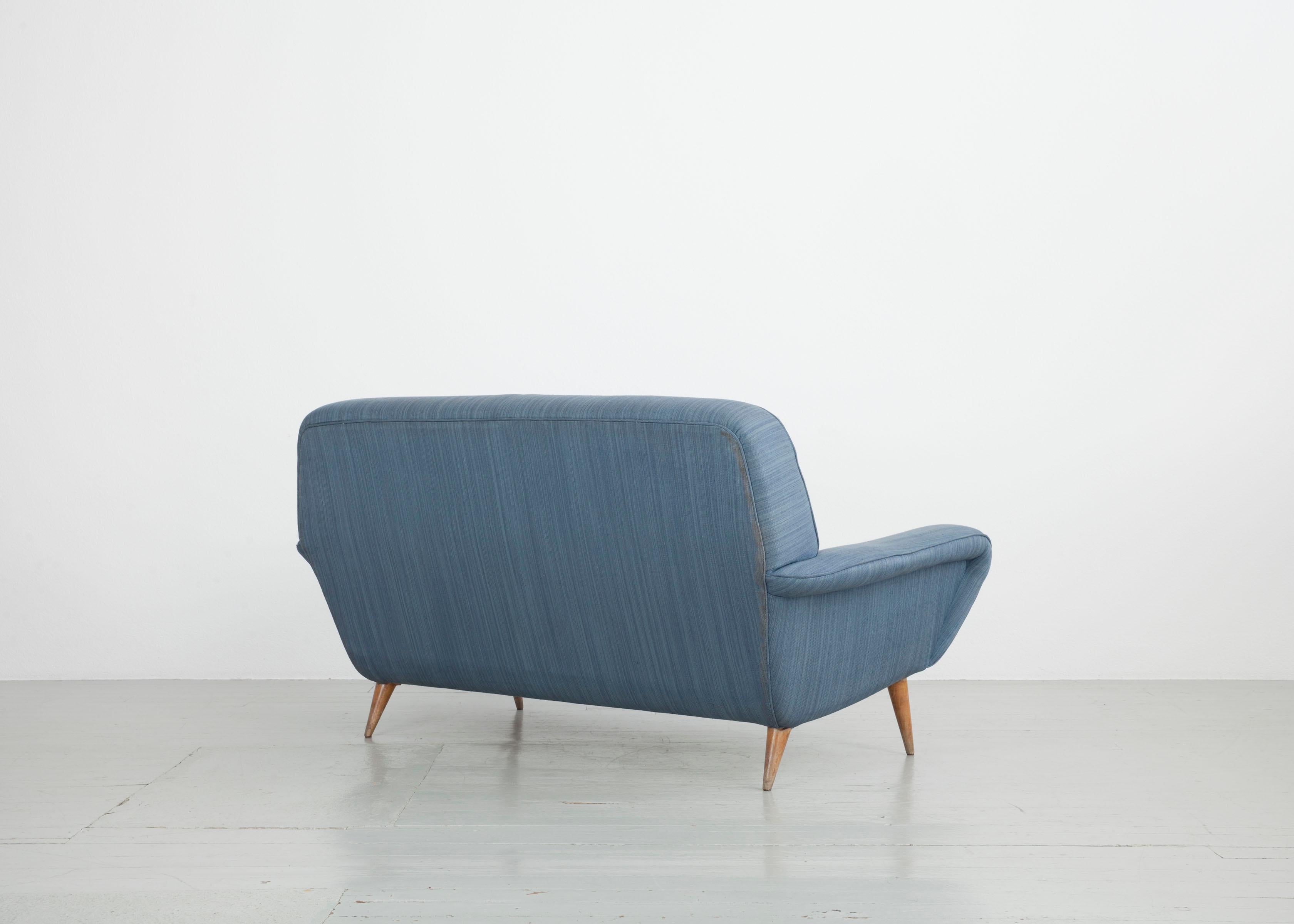2-Sitz-Sofa Modell „830“, Design Gianfranco Frattini, Cassina, 1950er Jahre (Mitte des 20. Jahrhunderts) im Angebot