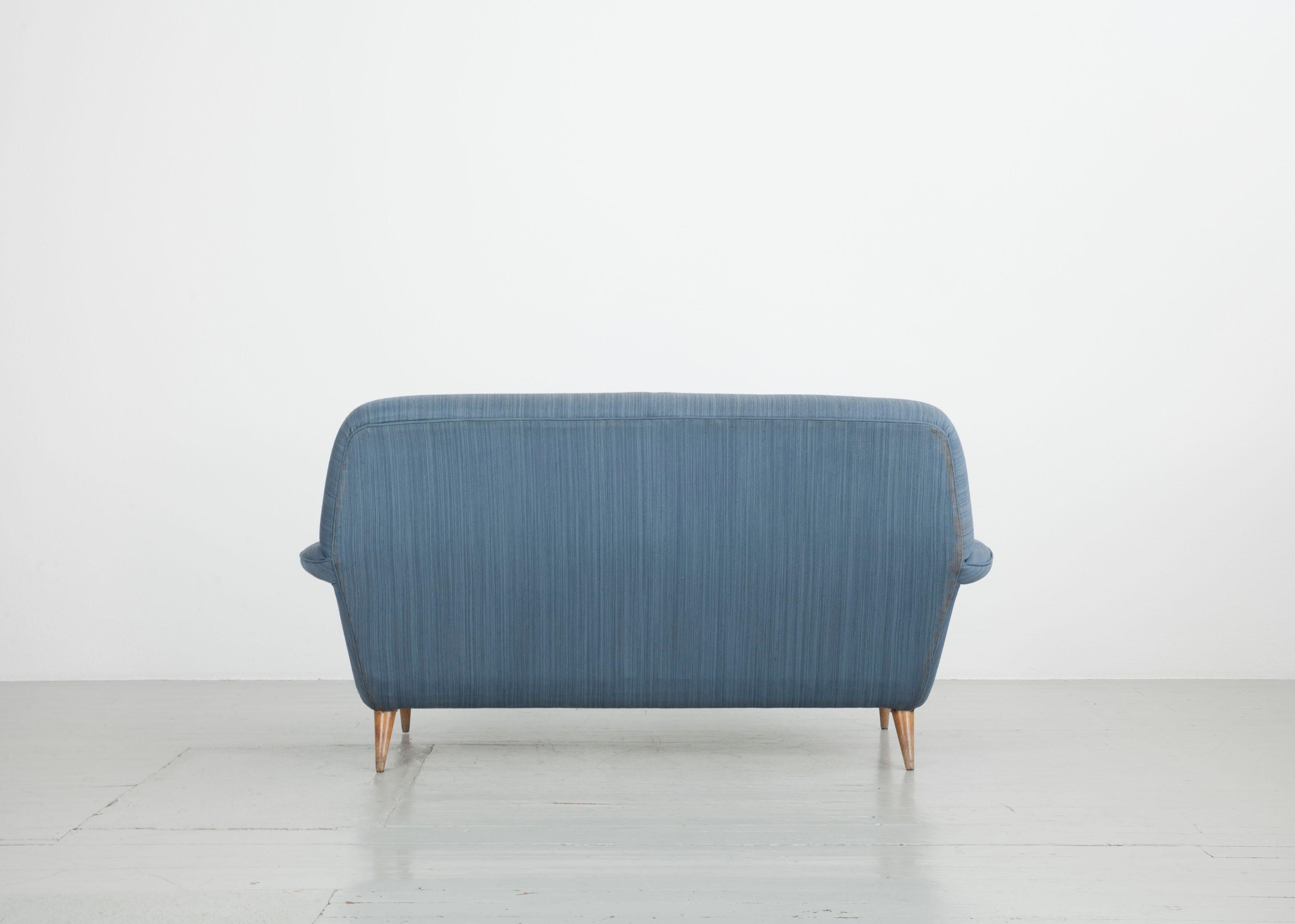 2-Sitz-Sofa Modell „830“, Design Gianfranco Frattini, Cassina, 1950er Jahre (Stoff) im Angebot