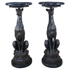 2 statue di whippet sedute in bronzo, scultura con piedistallo dopo Pierre Jules Mene