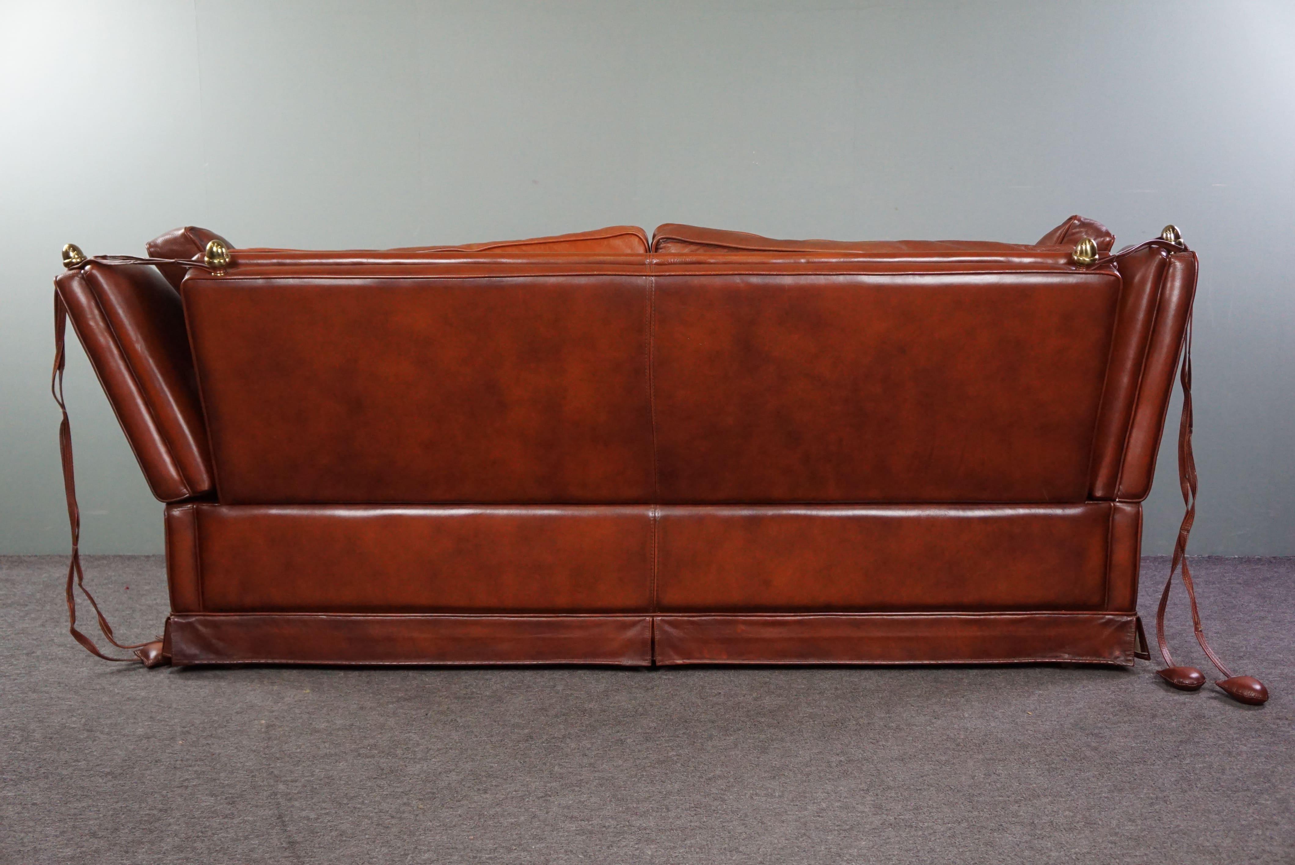 2-seater castle bench made of high-quality cognac-colored cowhide leather In Good Condition For Sale In Harderwijk, NL