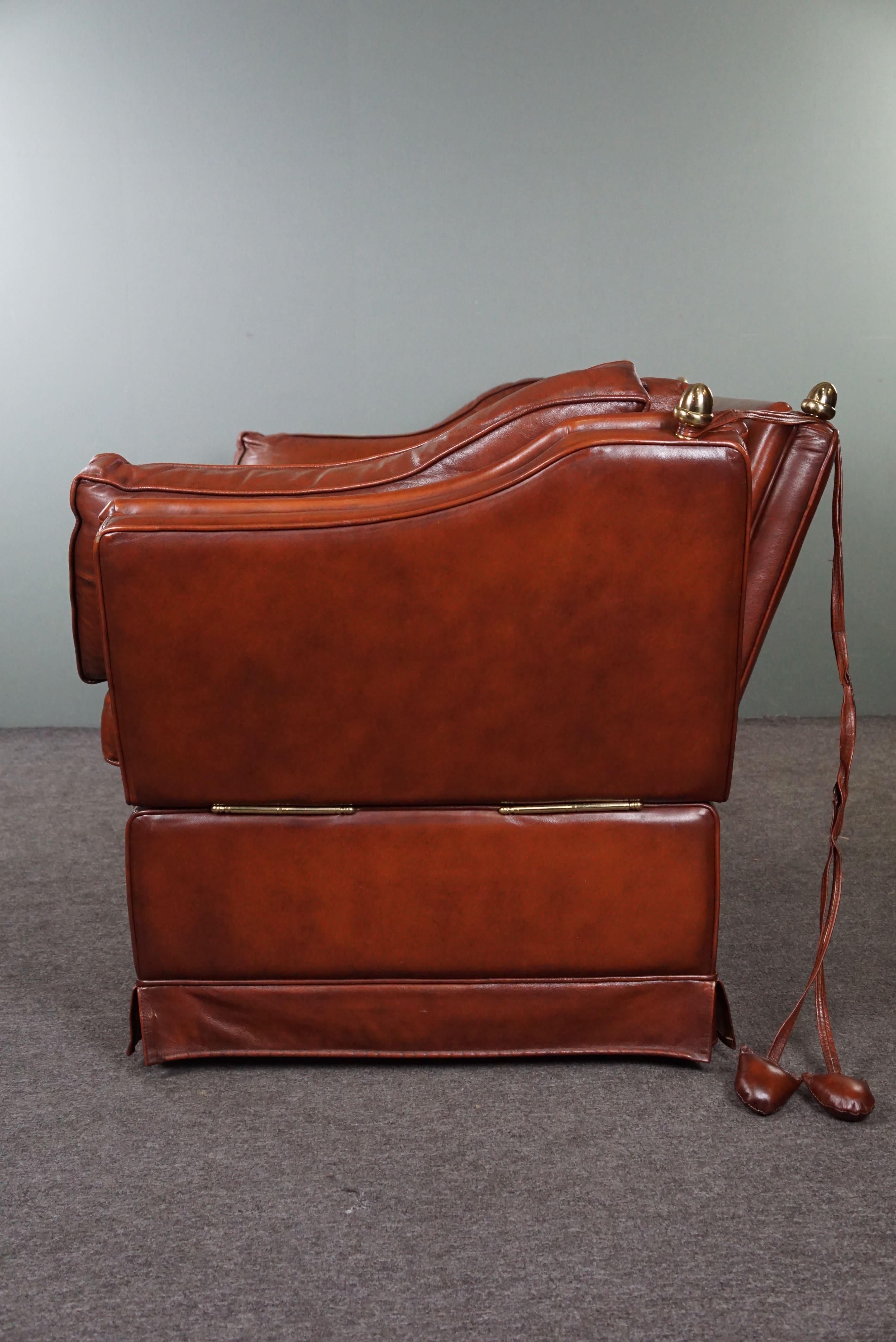 Late 20th Century 2-seater castle bench made of high-quality cognac-colored cowhide leather. For Sale