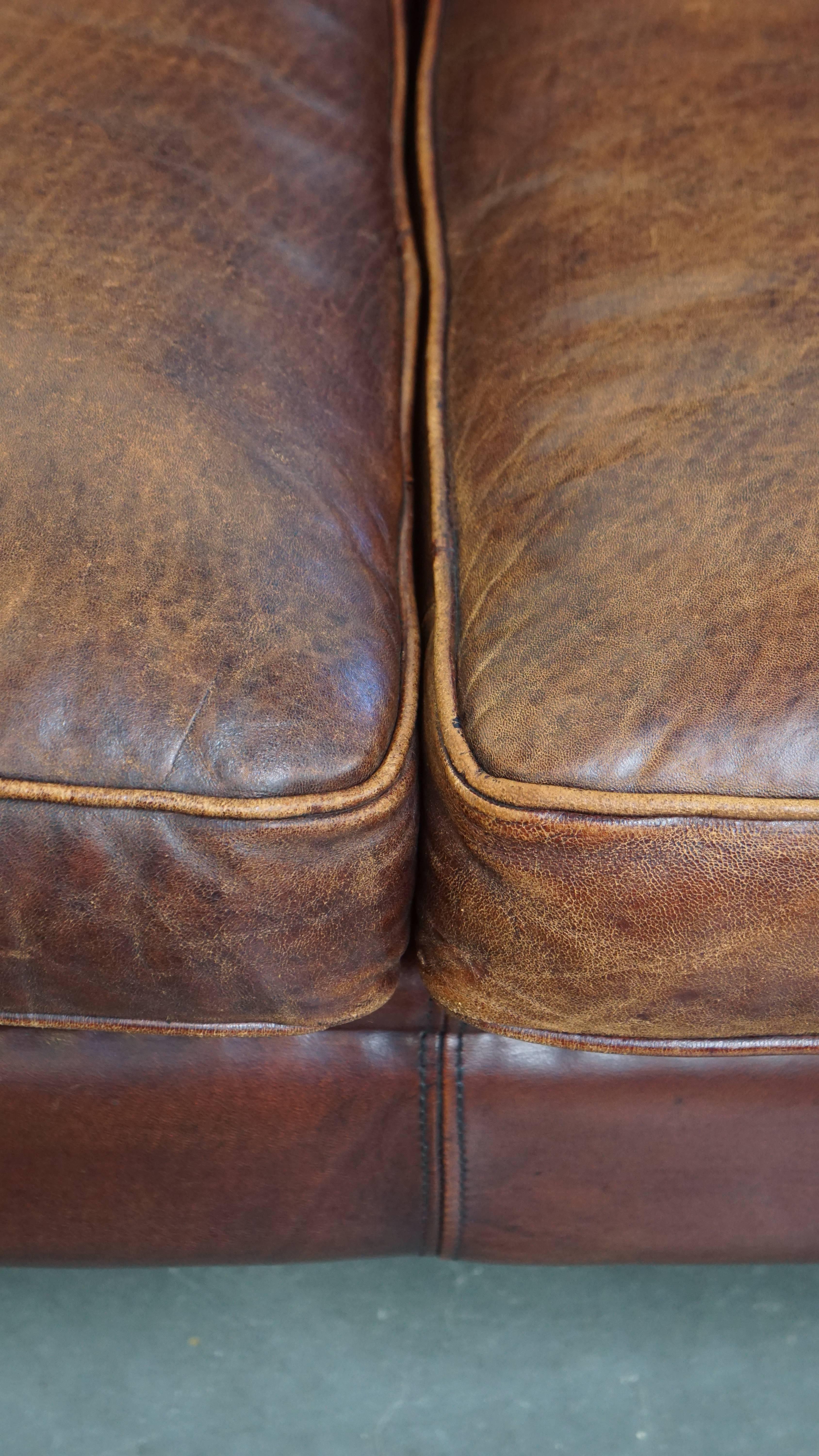 2-Sitzer-Clubsofa aus Schafsleder im Angebot 6