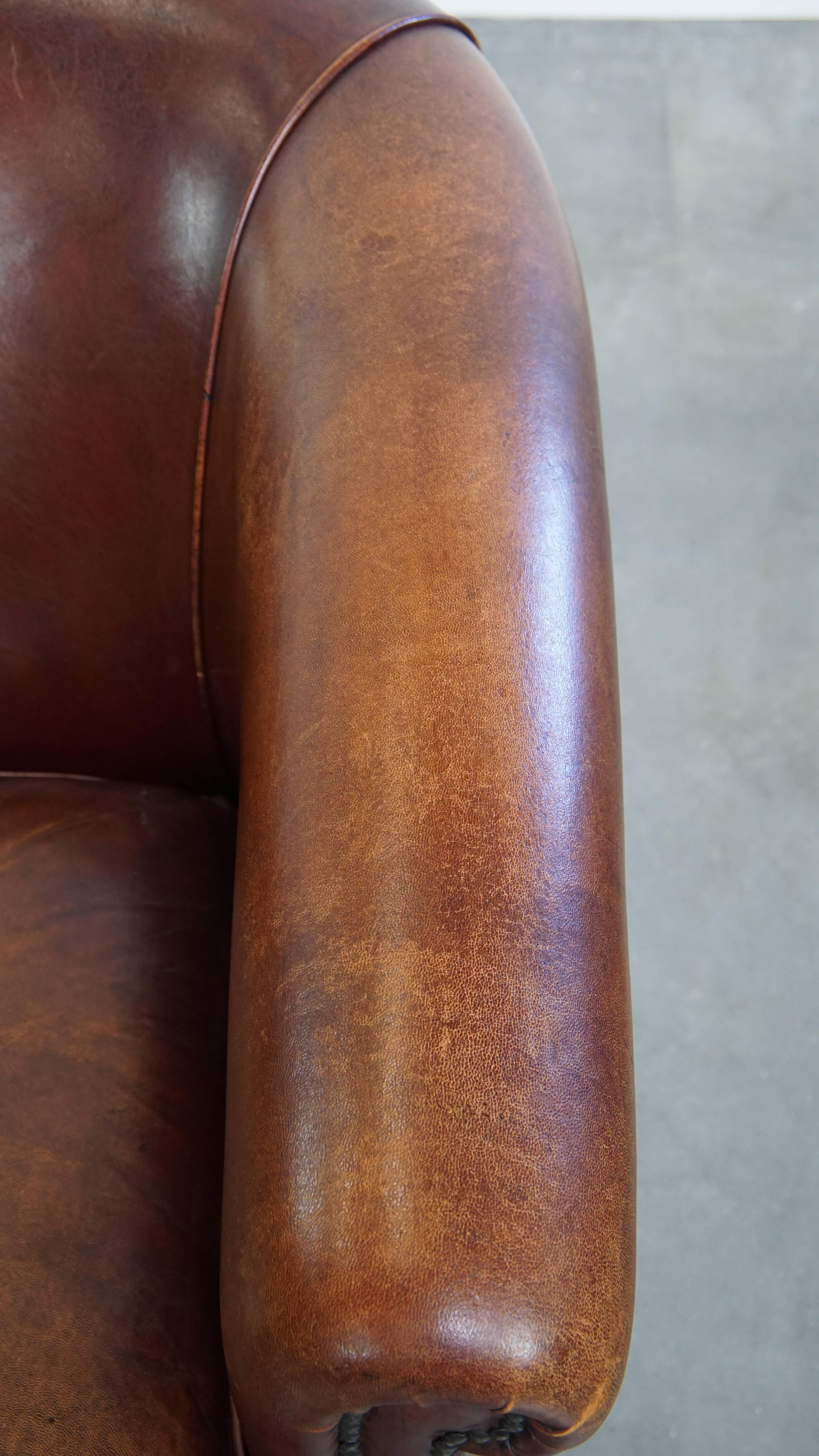 2-Sitzer-Clubsofa aus Schafsleder im Angebot 1