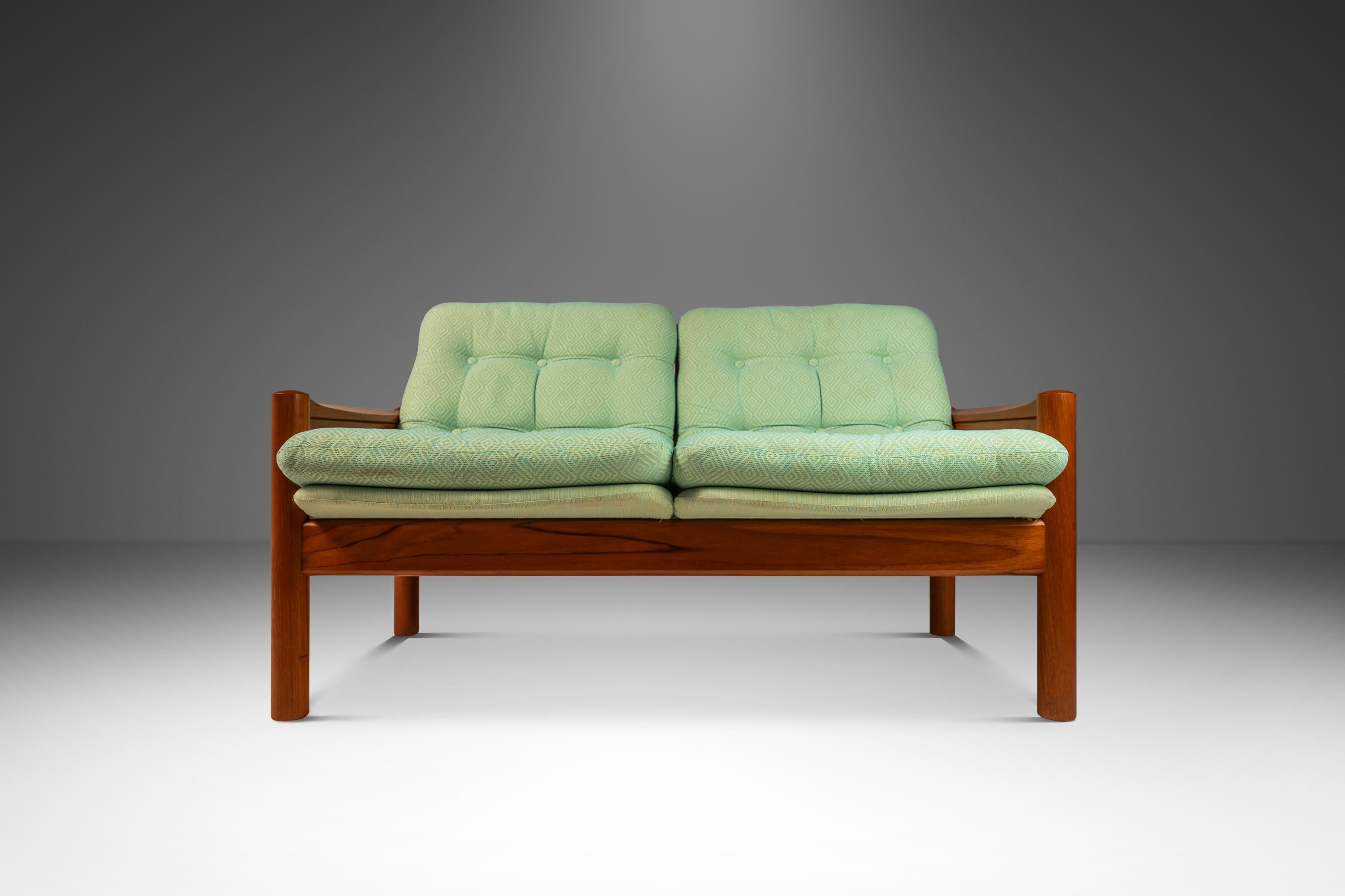 Fin du 20e siècle Causeuse 2 places en teck massif et tissu original, Domino Møbler, Danemark, 1970 en vente