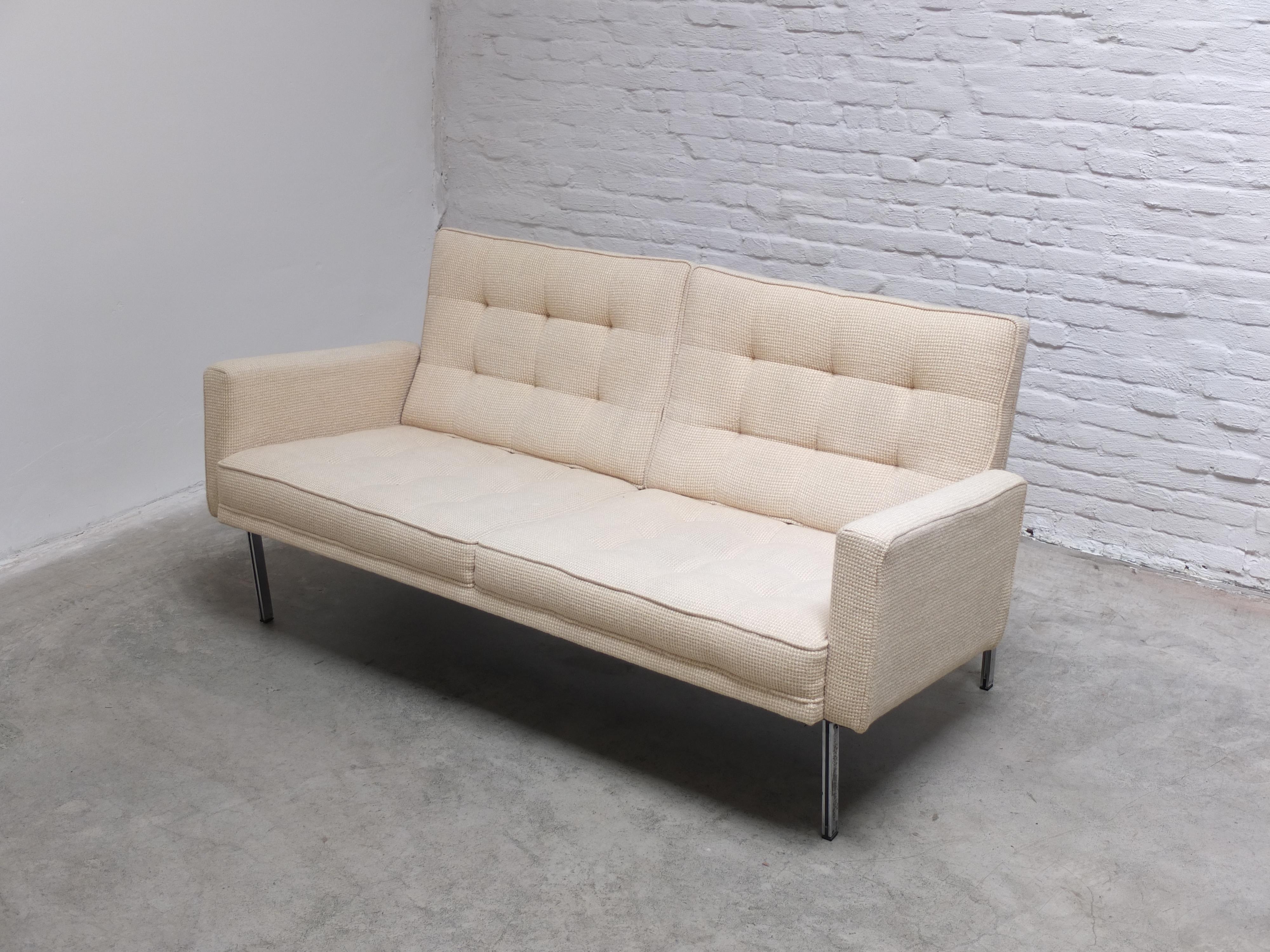 2-Sitzer-Sofa mit Armlehnen aus der Serie 