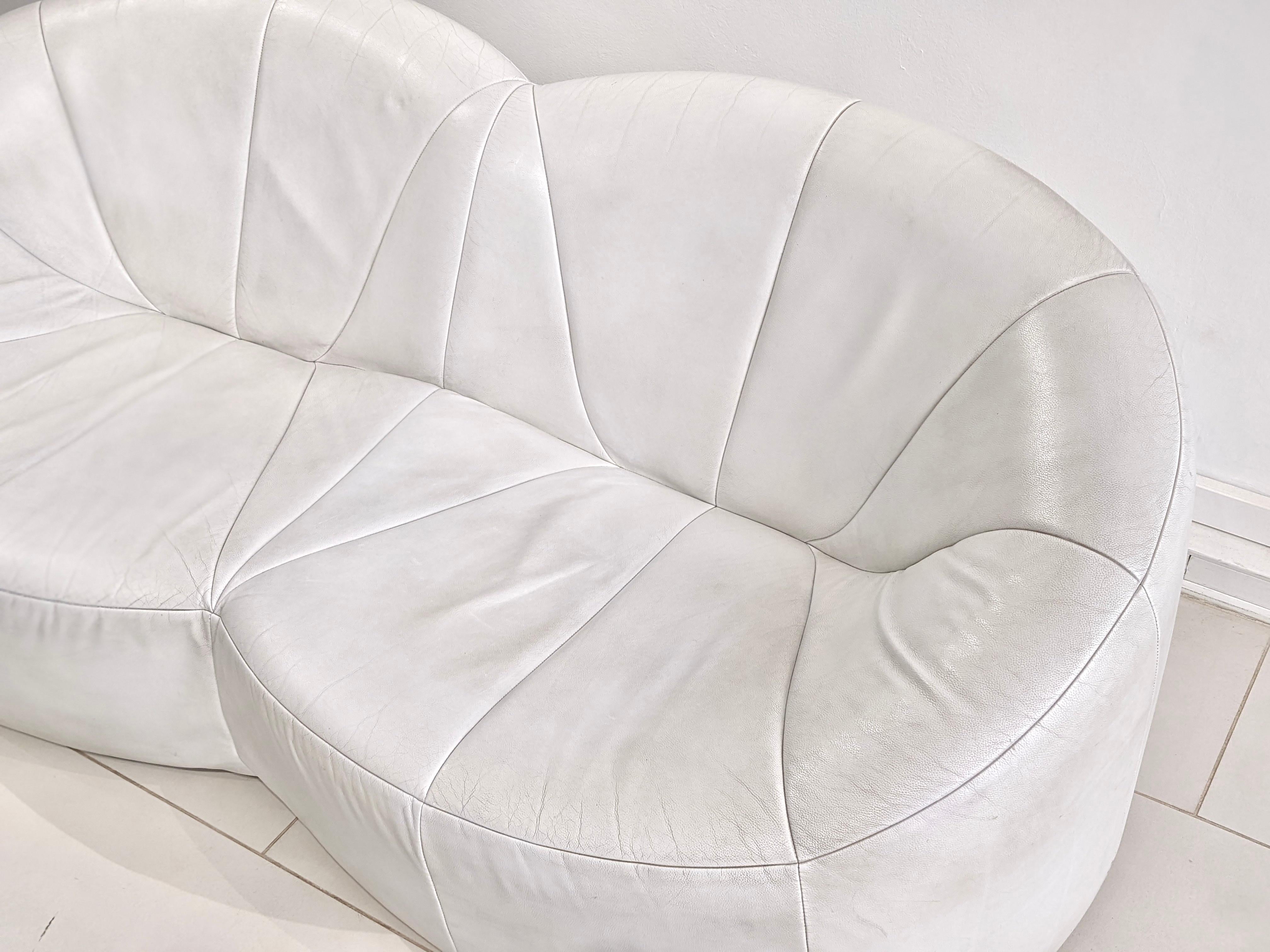 2 seater pumpkin sofa by Pierre Paulin. 
White leather. Good condition. Designed in 1971 for the private flats of Claude and Georges Pompidou at the Elysée Palace.
Circa 1980. 
Provenance: France 

Dimensions: W178 cm x H70 cm x D83 cm.