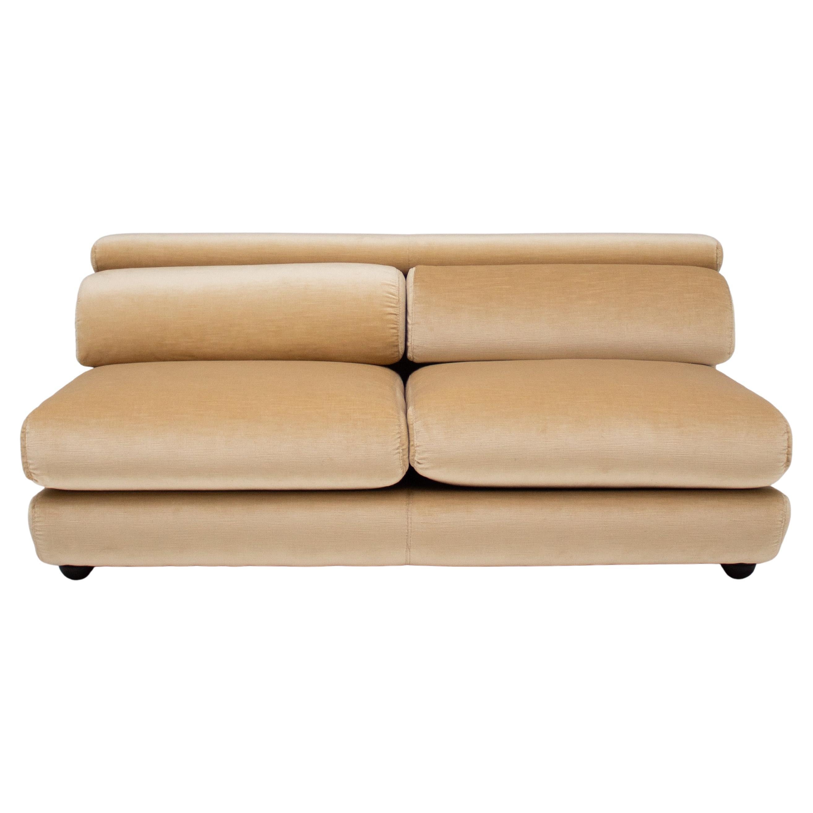 Sofá de 2 plazas de terciopelo beige en venta