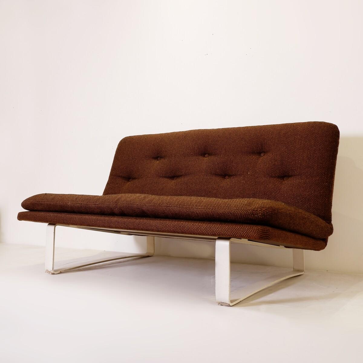 Canapé 2 places en tissu Brown et base blanche par Kho Liang Ie pour Artifort en vente 6