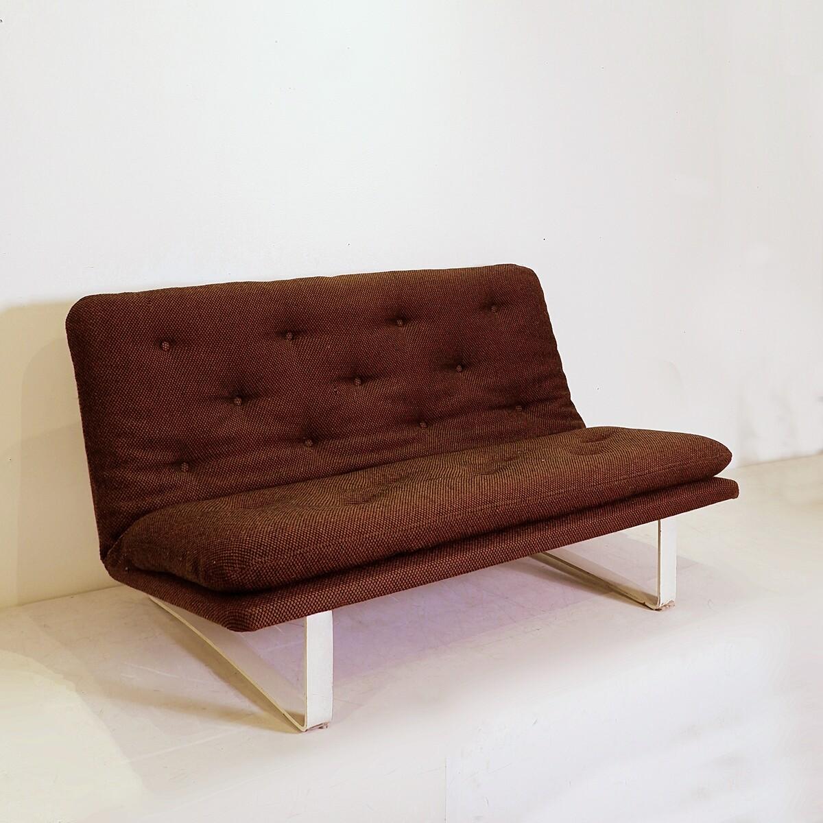 Canapé 2 places en tissu Brown et base blanche par Kho Liang Ie pour Artifort en vente 7