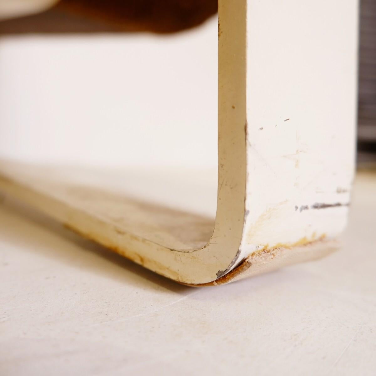 Canapé 2 places en tissu Brown et base blanche par Kho Liang Ie pour Artifort Bon état - En vente à Uccle, BE
