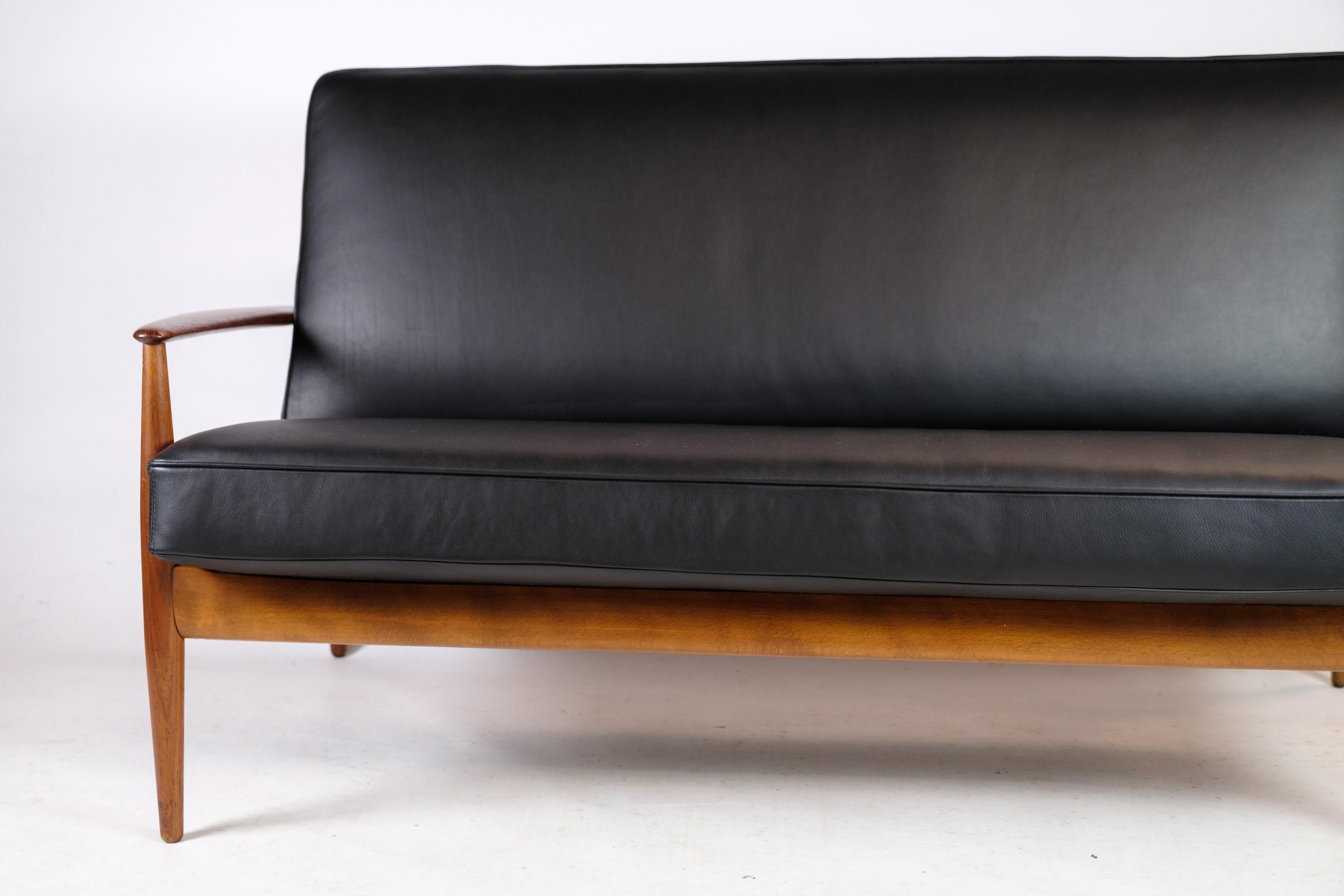 2-Sitzer Sofa Modell 118 mit Teakholzrahmen von Grete Jalk aus den 1960er Jahren (Dänisch) im Angebot