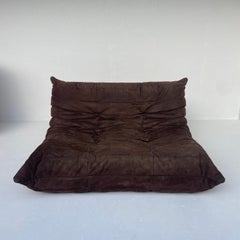 2 Sitzmöbel Togo von Michel Ducaroy für Ligne Roset in braunem Nubuck