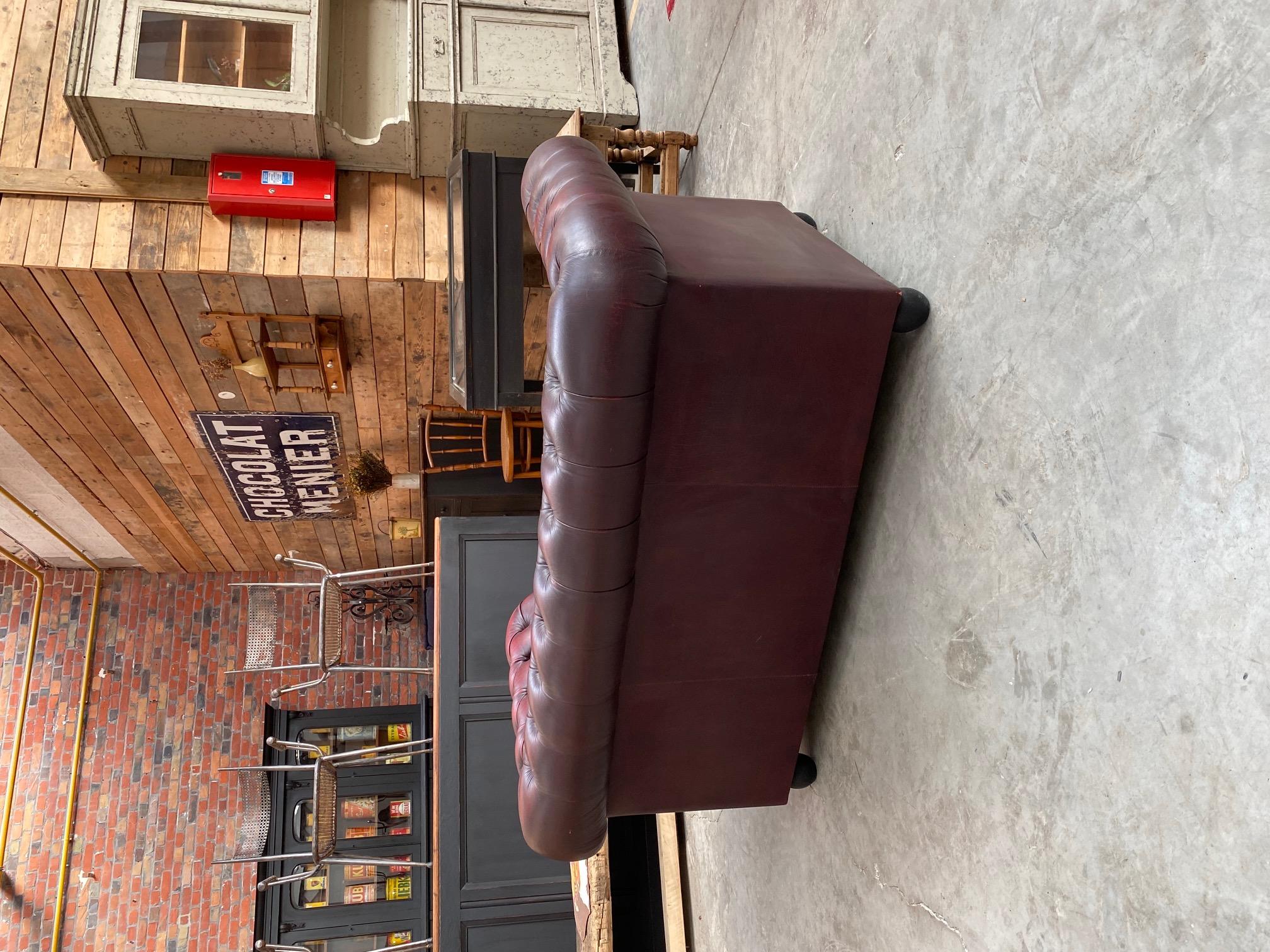 2-Seater Vintage Chesterfield Sofa For Sale 3