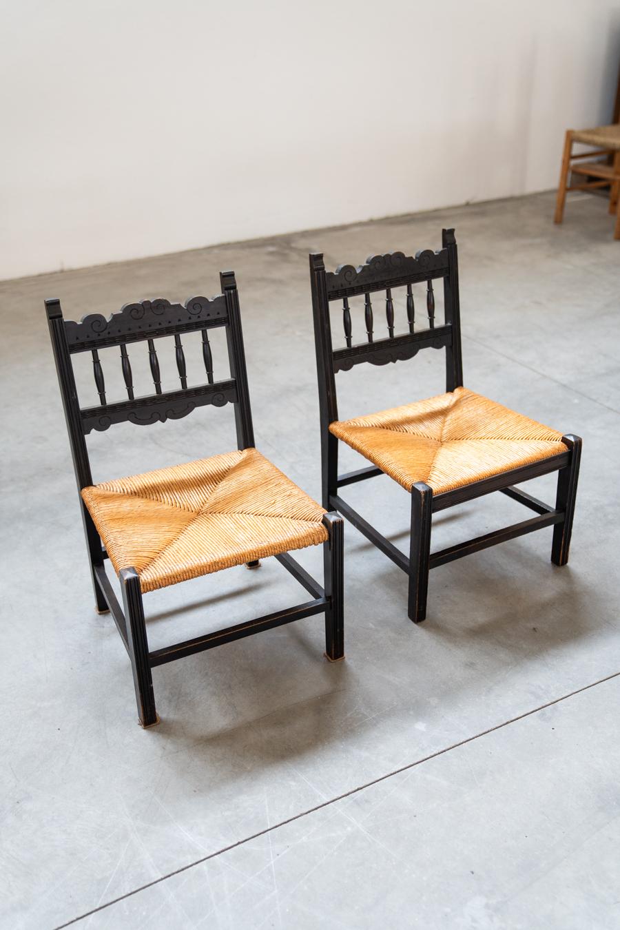 2 low chamber chairs made of hand-woven rice straw, 1950s/1960s
More information on the article
good condition, only a few slight marks on the wood
MEASUREMENTS H73 x W34 x D34 - Hsit 34cm - Kg3 cad

Style
Vintage
Periodo del design
1950 -