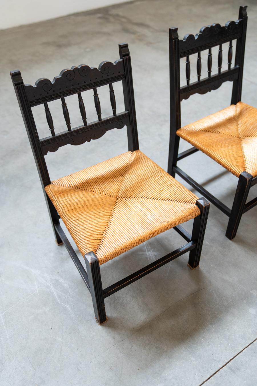 Hand-Knotted 2 low chamber chairs made of hand-woven rice straw, 1950s/1960s For Sale