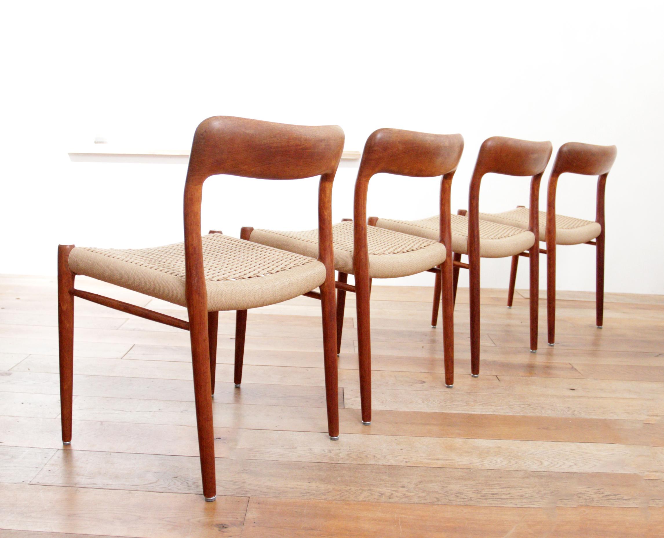 Corde en papier 1 ensemble de 4 chaises de salle à manger danoises de design Niels Otto Moller, modèle 75, JL Molller en vente