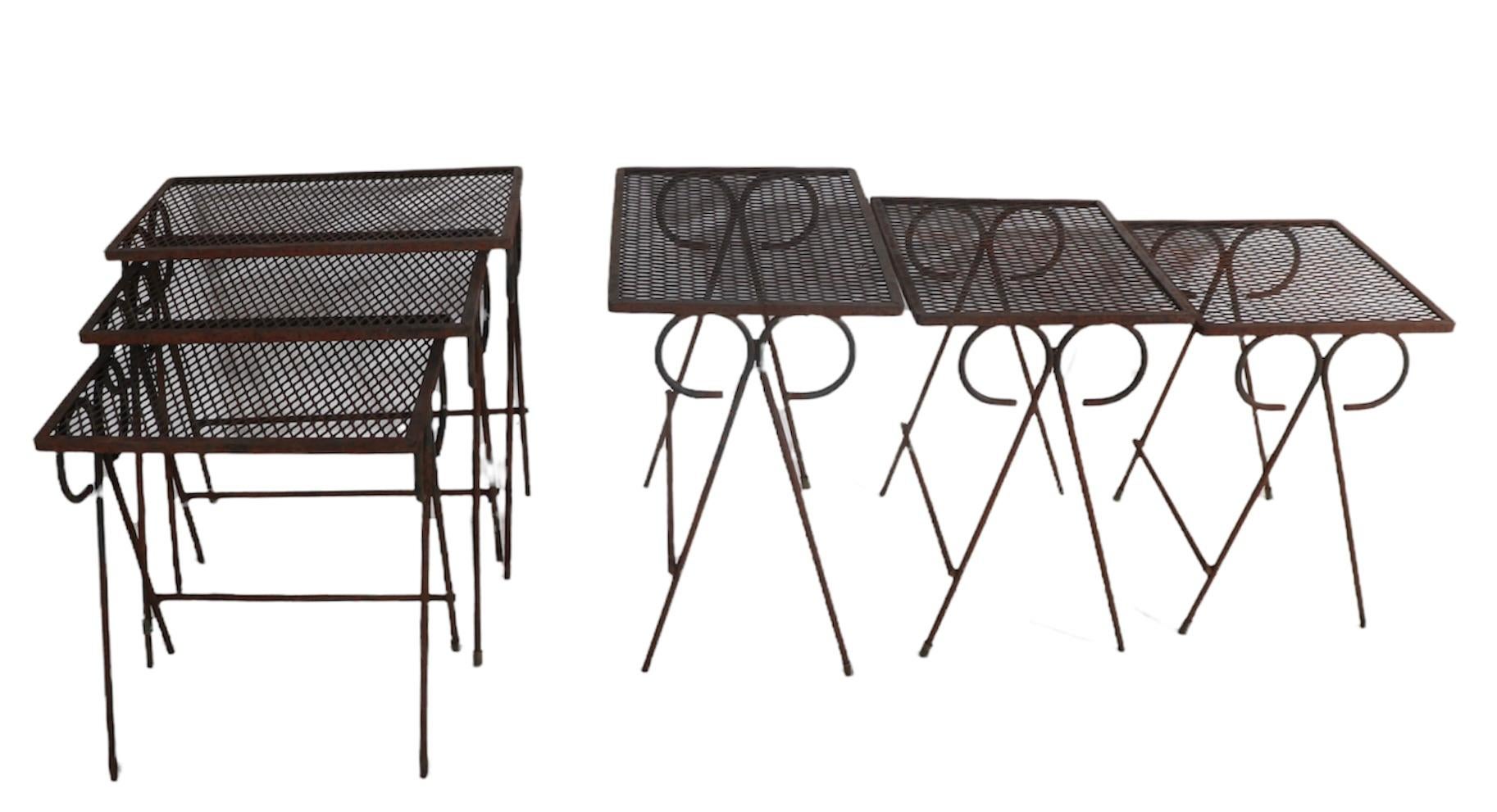 20ième siècle 2 ensemble de trois tables gigognes en fer forgé de Tempestini pour Salterini en vente