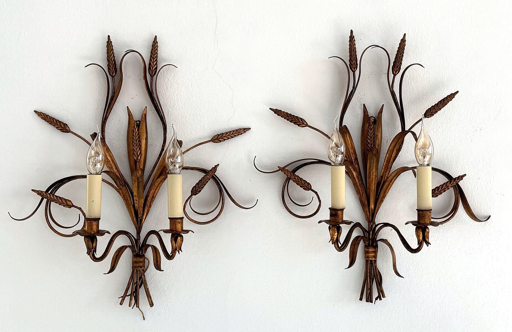 2 candelabros Sheaf Of Wheat Hollywood Regency Metal dorado de Hans Kögl, Italia 1960 en venta 3