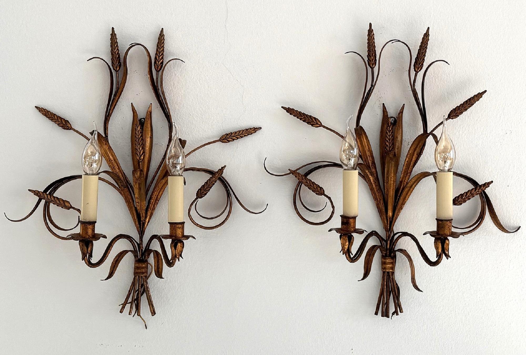 2 candelabros Sheaf Of Wheat Hollywood Regency Metal dorado de Hans Kögl, Italia 1960 en venta 4