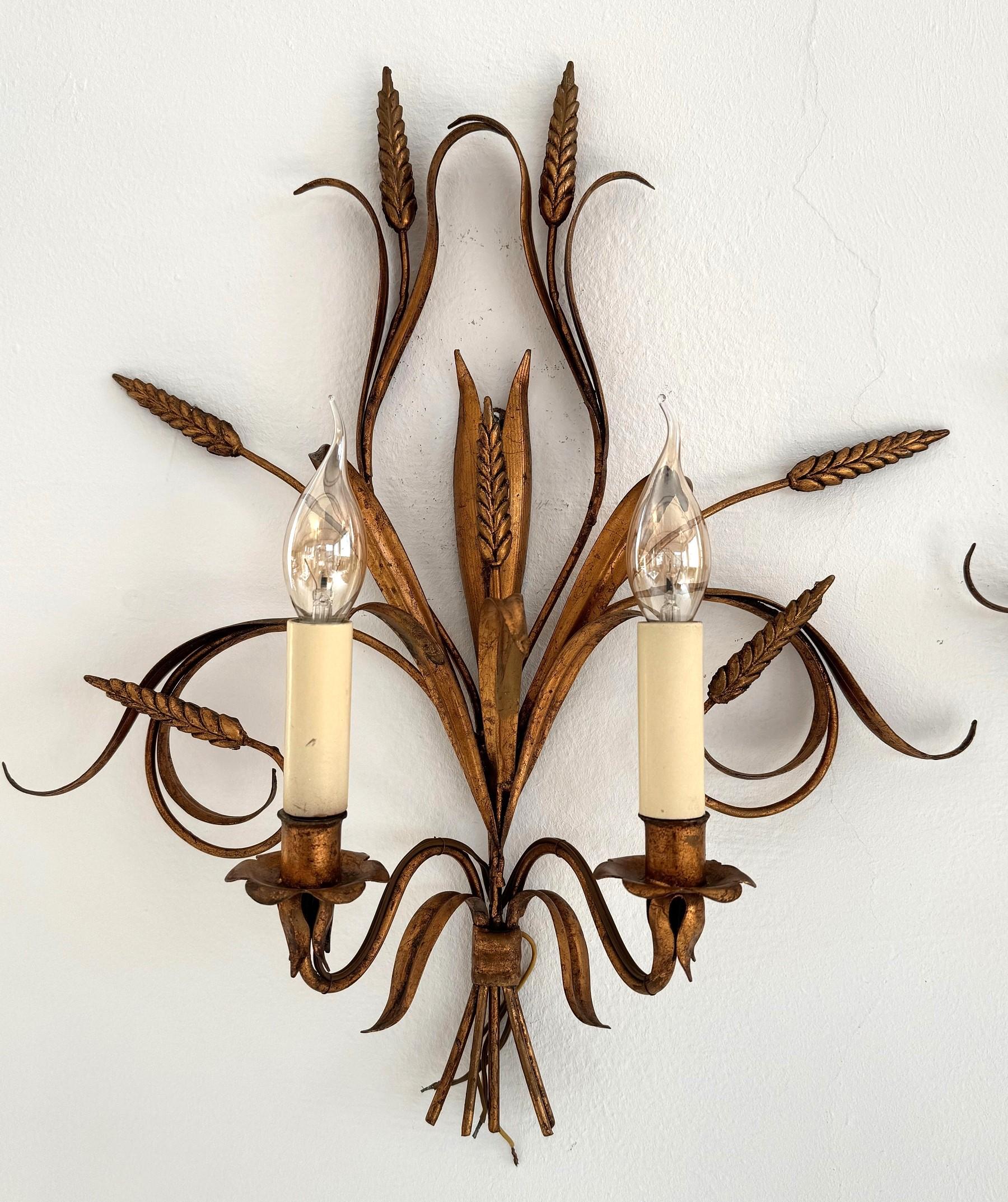 2 candelabros Sheaf Of Wheat Hollywood Regency Metal dorado de Hans Kögl, Italia 1960 Moderno de mediados de siglo en venta