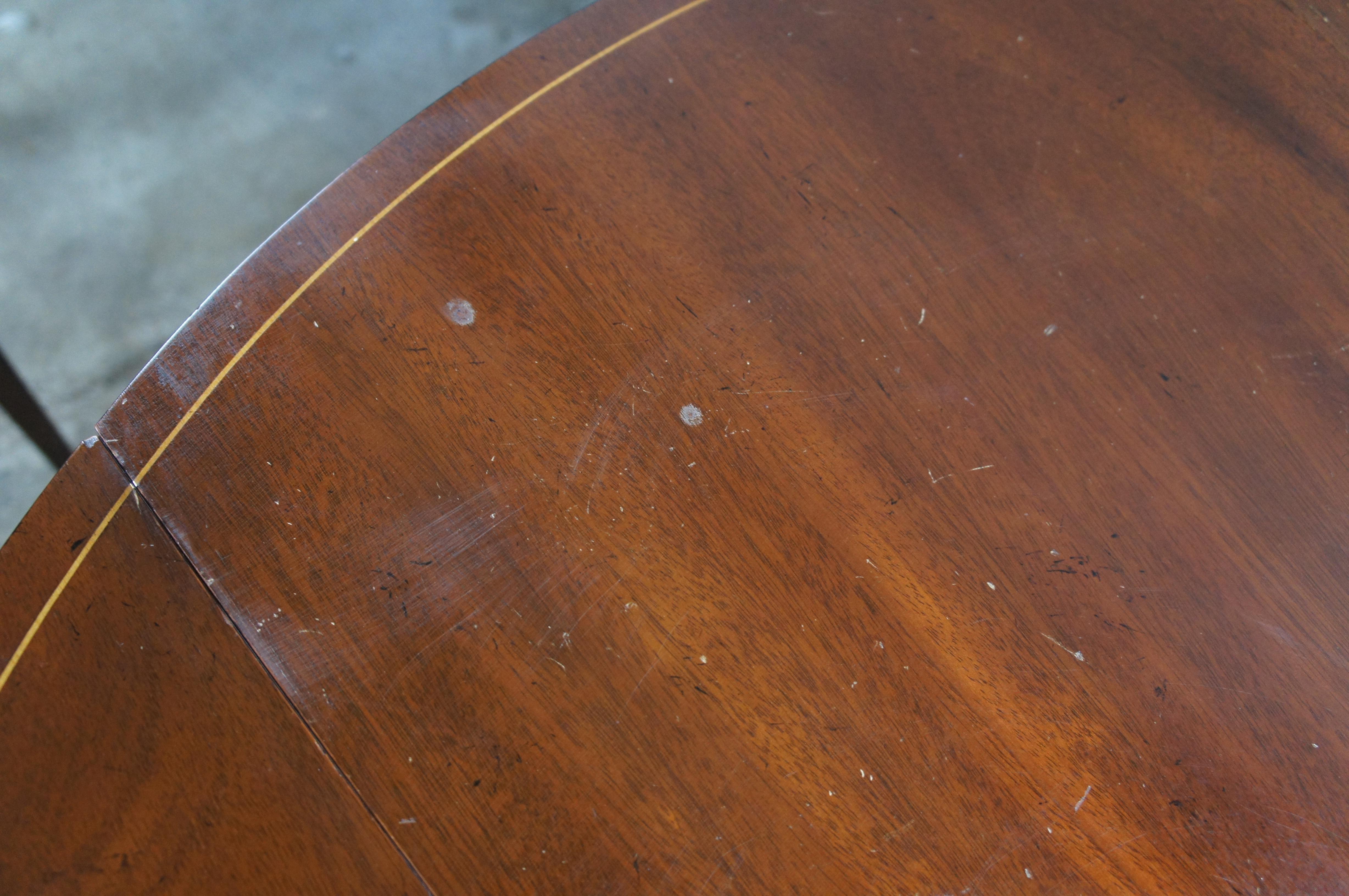 2 Sheraton Federal Style Mahogany Fruitwood Inlay Pembroke Drop Leaf Side Tables (tables d'appoint à abattant) en vente 4