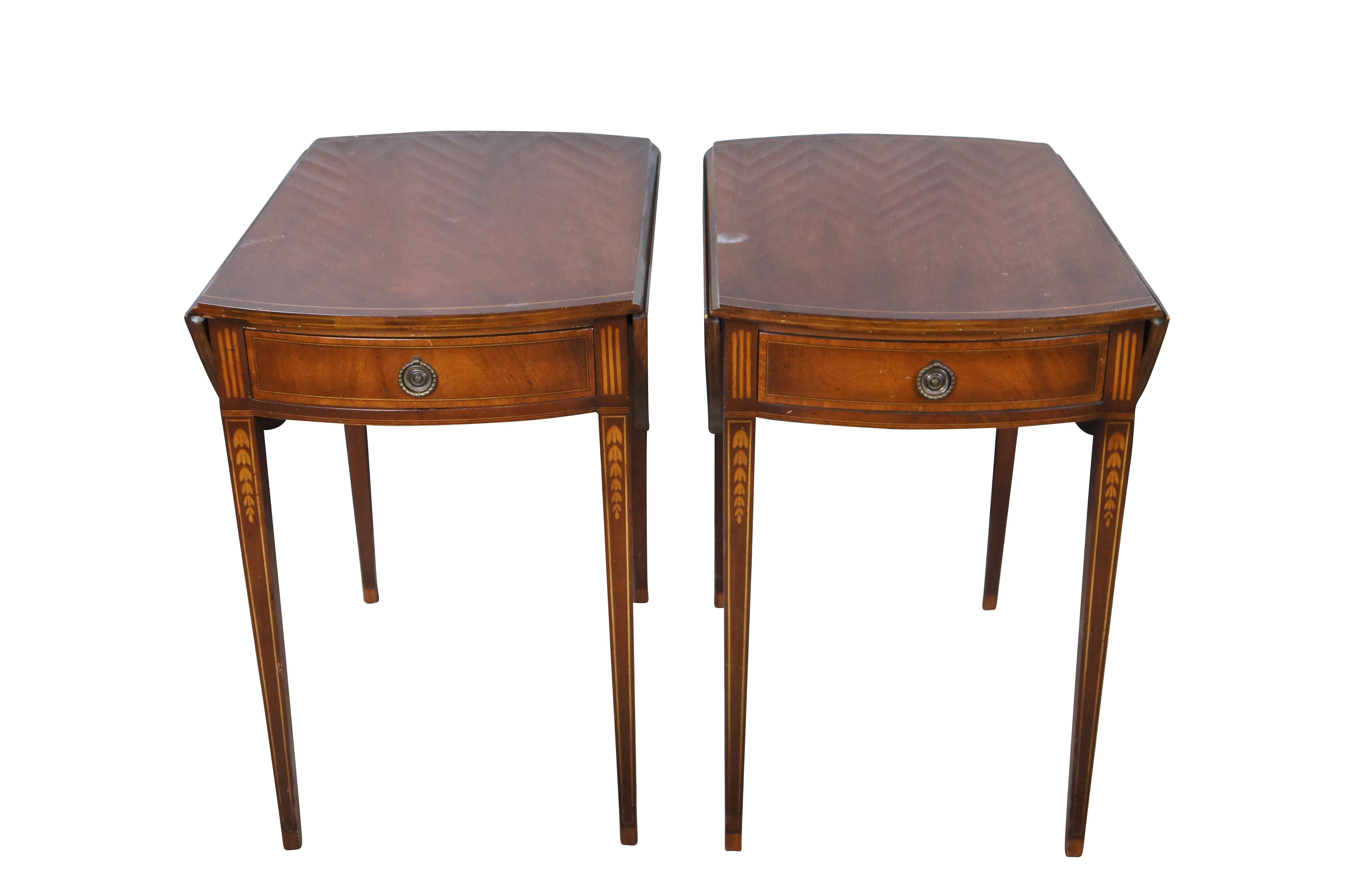 Fédéral 2 Sheraton Federal Style Mahogany Fruitwood Inlay Pembroke Drop Leaf Side Tables (tables d'appoint à abattant) en vente