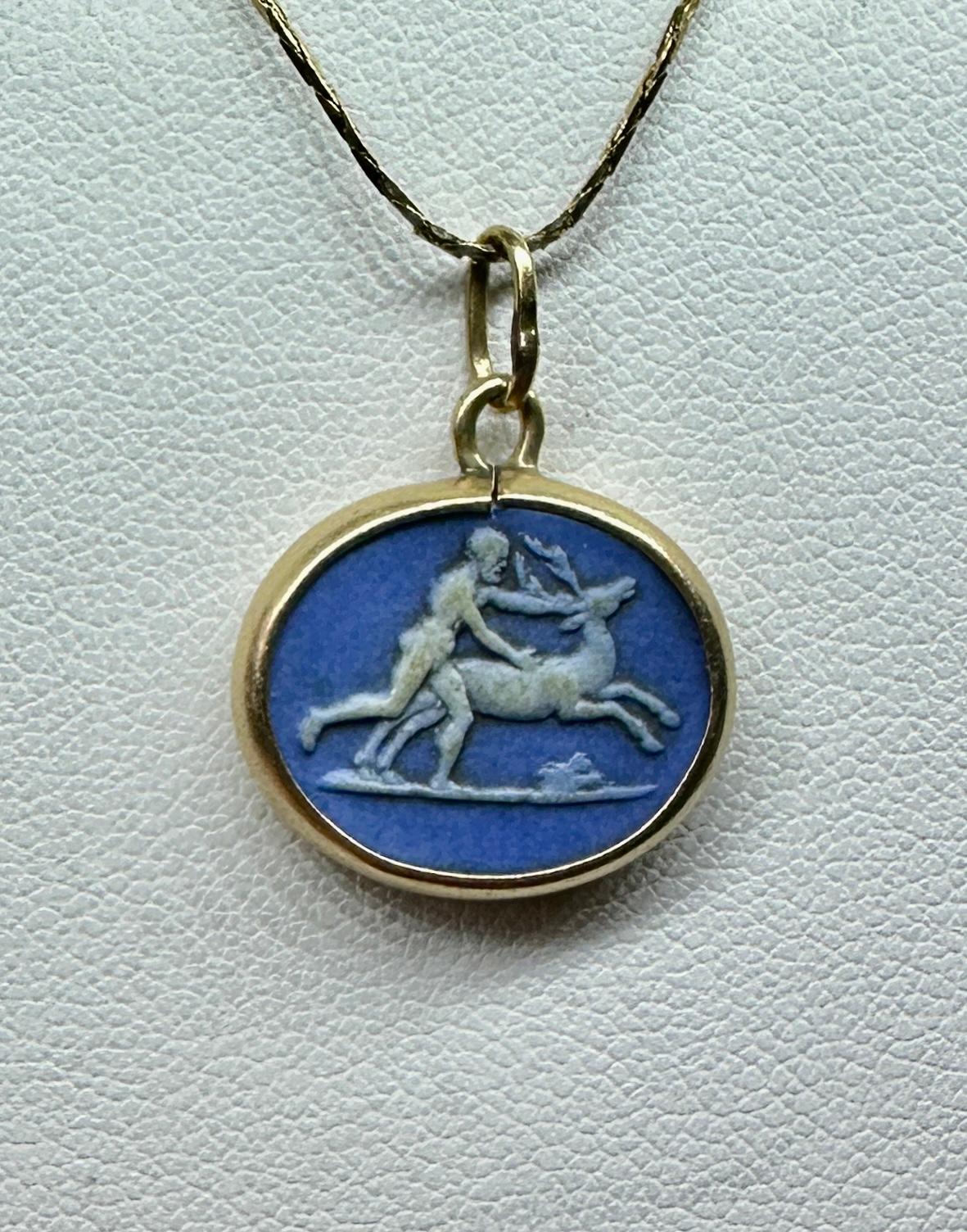 2 Sided God on Chariot and Running Deer Blue Cameo Pendant Necklace Gold Antique For Sale 4