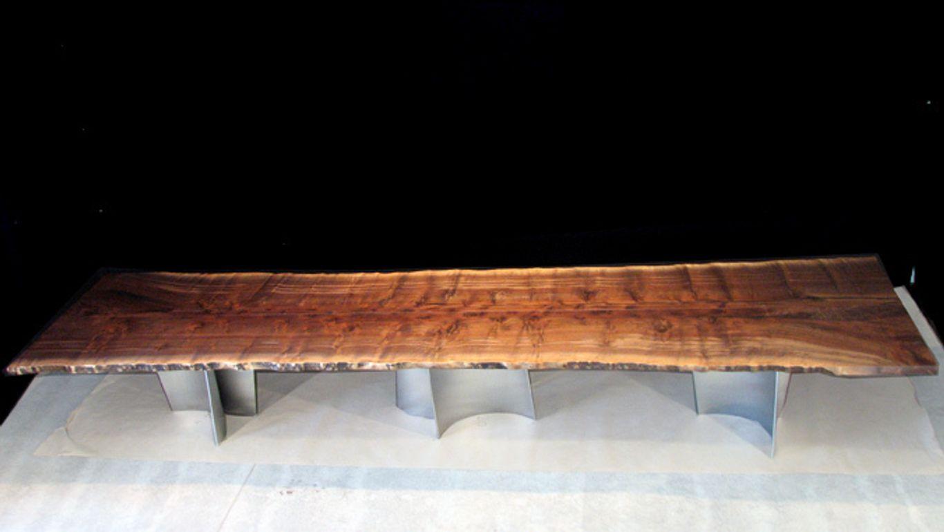 Moderne Table de salle à manger moderne à 2 dalles en noyer noir avec pieds en acier incurvés en vente