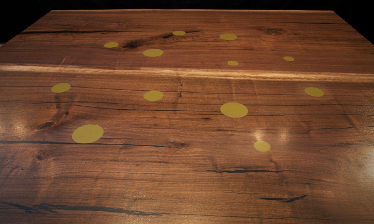 Moderner Esstisch aus schwarzem Nussbaumholz mit 2 Platten und röhrenförmigen Beinen (21. Jahrhundert und zeitgenössisch) im Angebot