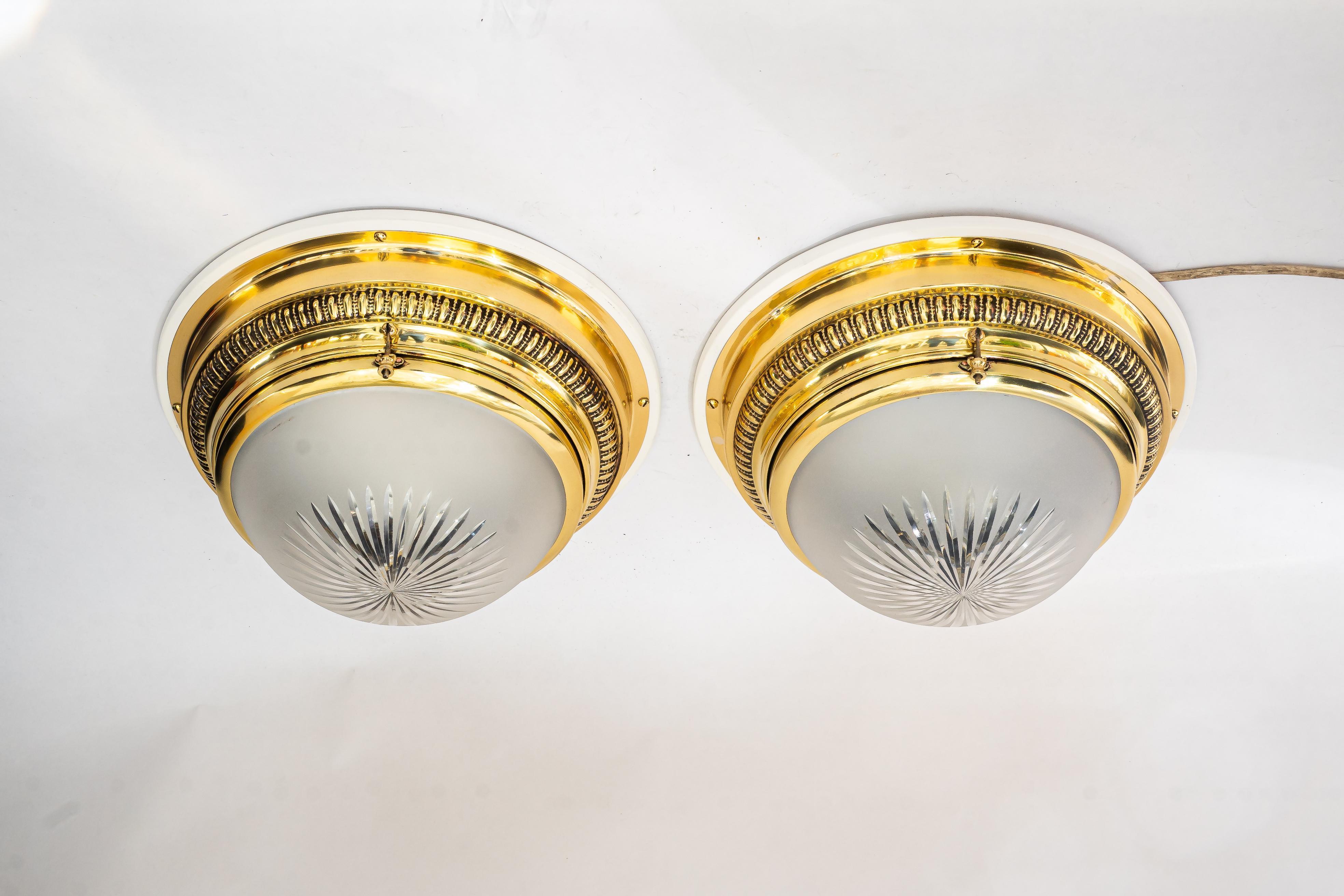 Art déco 2 plafonniers art déco avec abat-jour en verre taillé viennois vers les années 1920 en vente