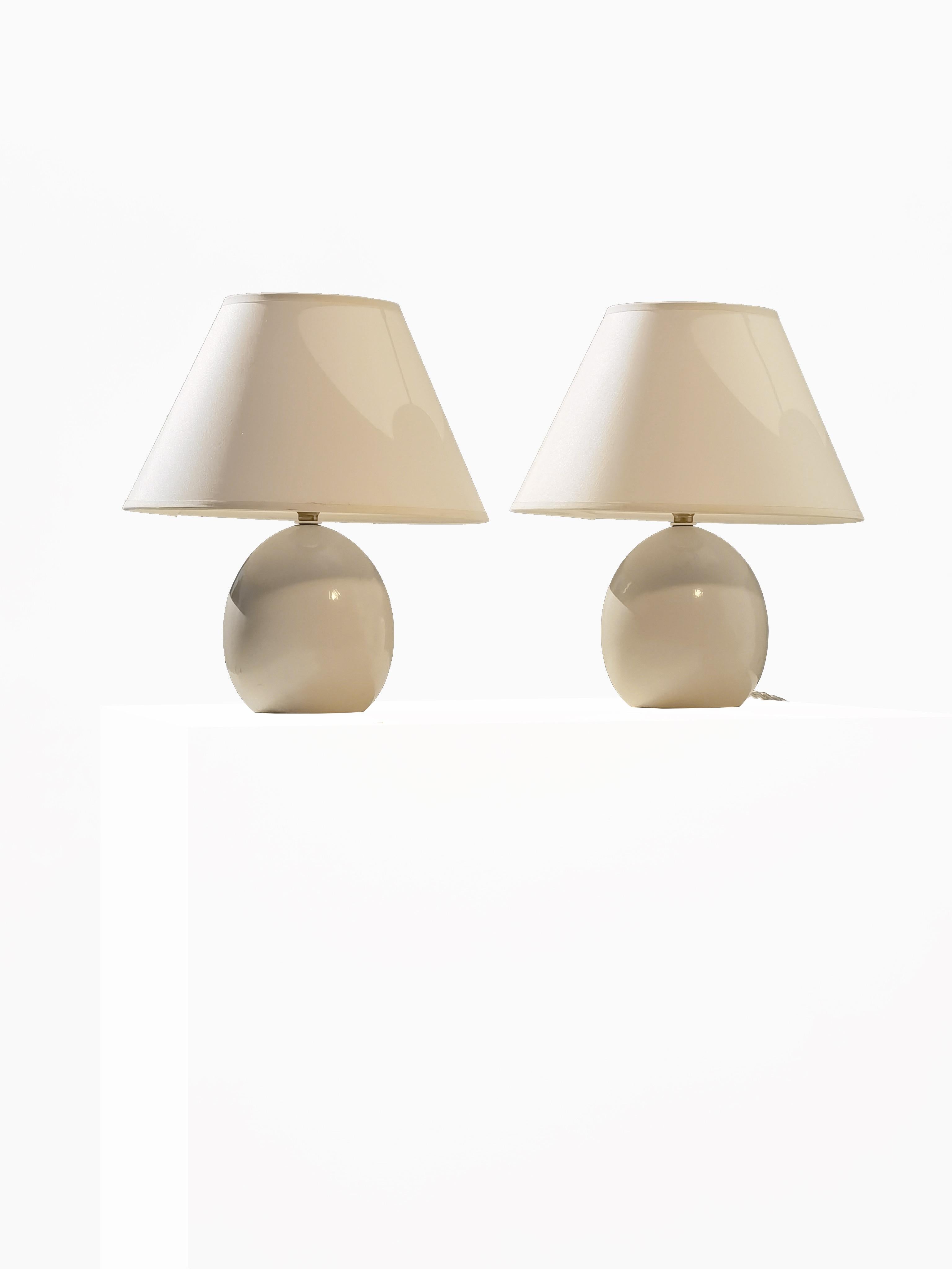 2 PEQUEÑAS LÁMPARAS DE MESA ART-DECO MODERNISTA NEOCLÁSICAS DE MADERA CRAQUEADA, Francia 1960 en venta 1