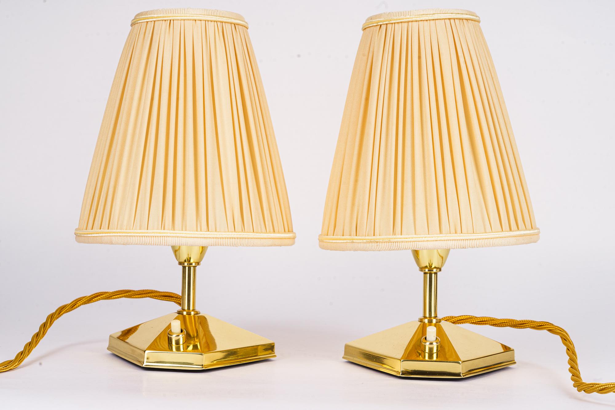2 kleine messing tischlampen mit stoffschirmen wien um 1960er im Zustand „Gut“ im Angebot in Wien, AT