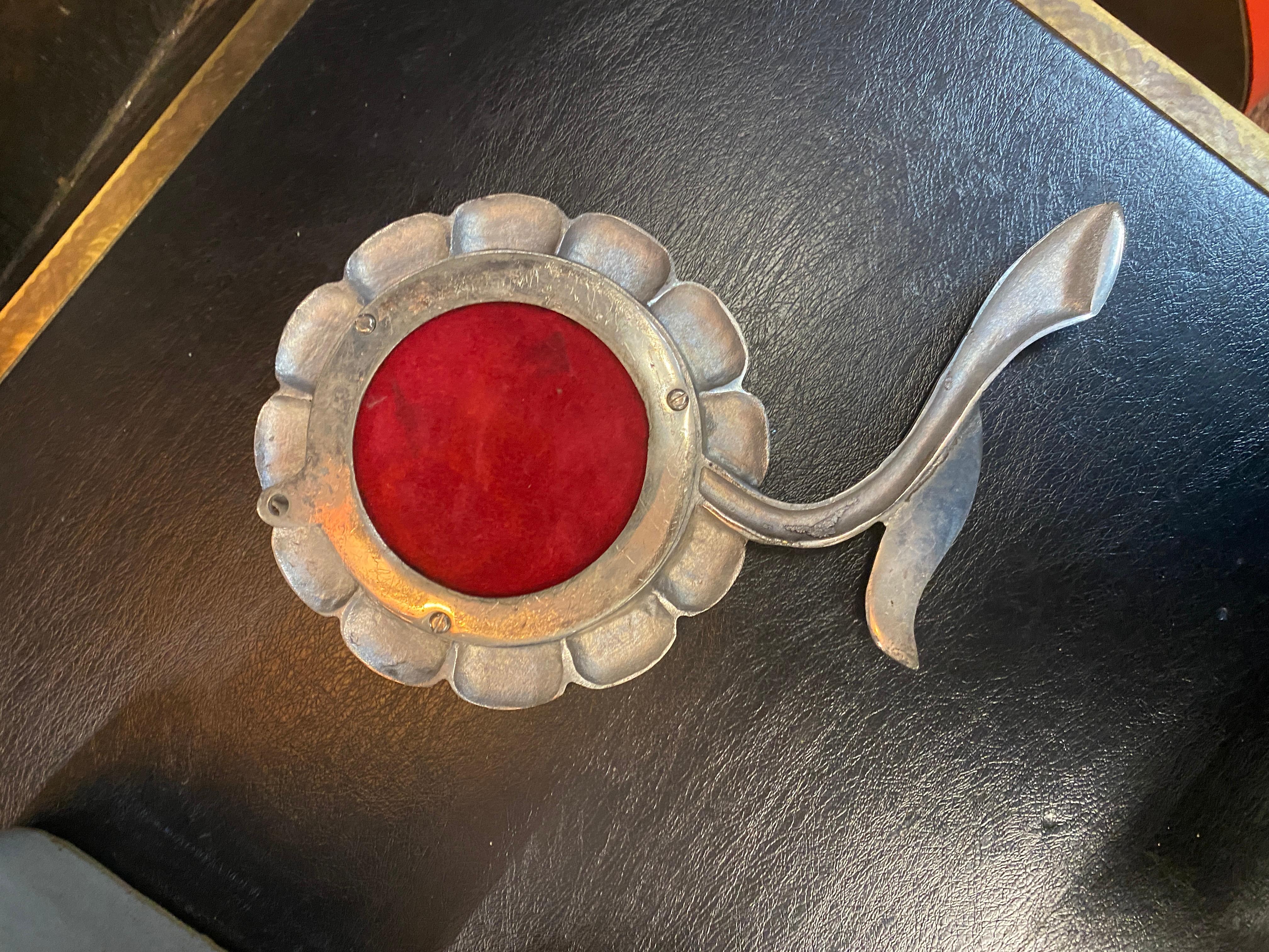 2 petits miroirs en fonte d'aluminium et pierre bleue circa 1970 en vente 5
